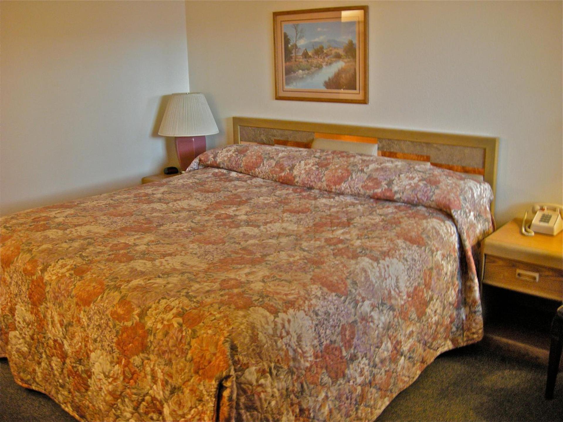 Royal Motor Inn photo 34