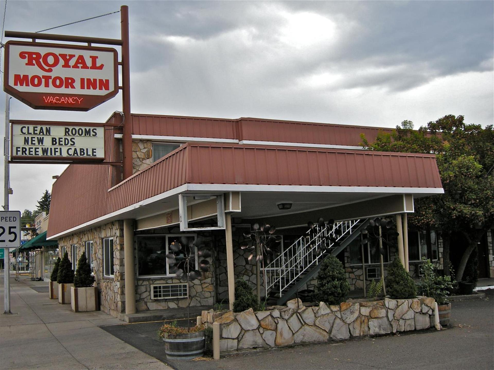 Royal Motor Inn photo 35
