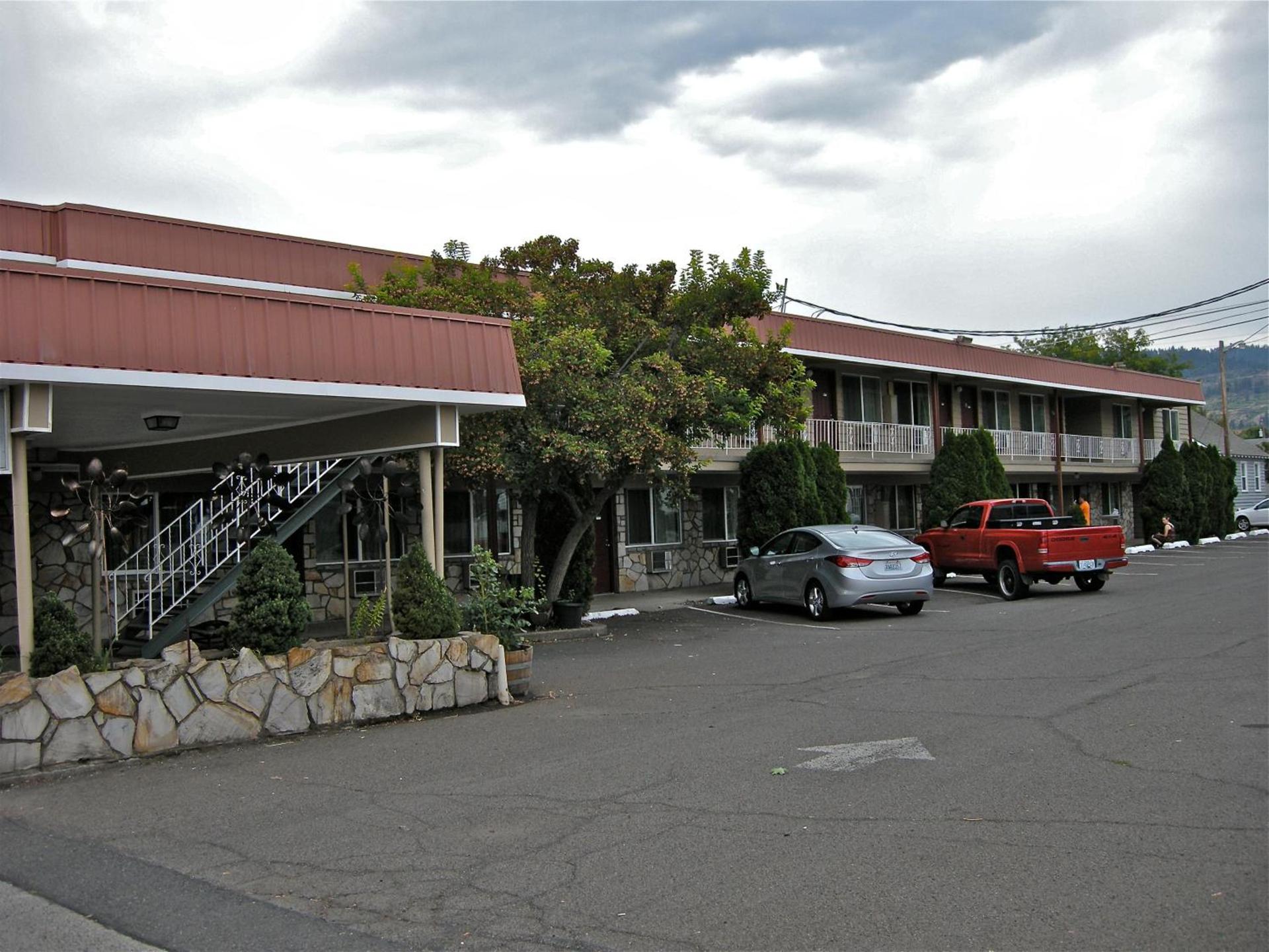 Royal Motor Inn photo 29