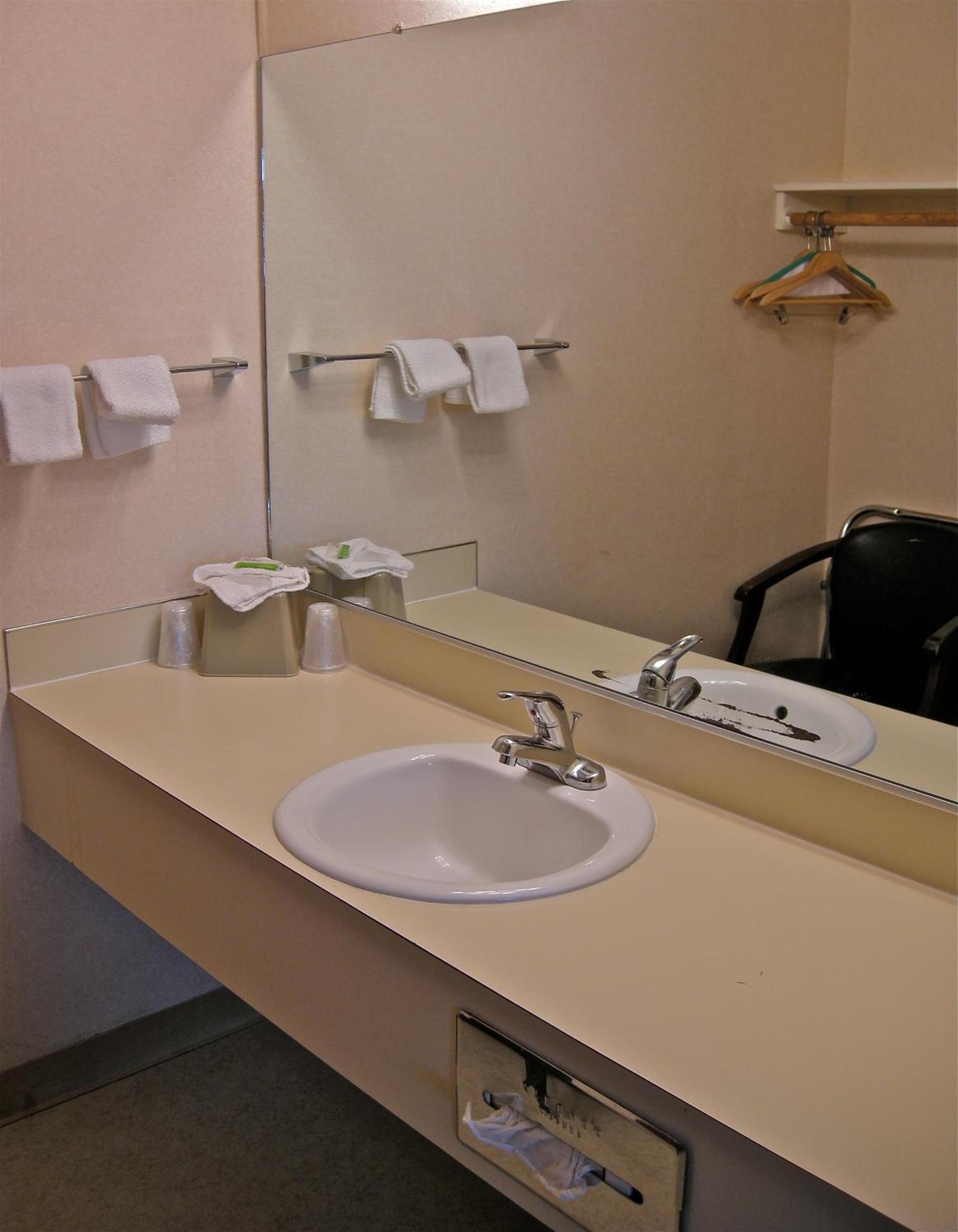Royal Motor Inn photo 39