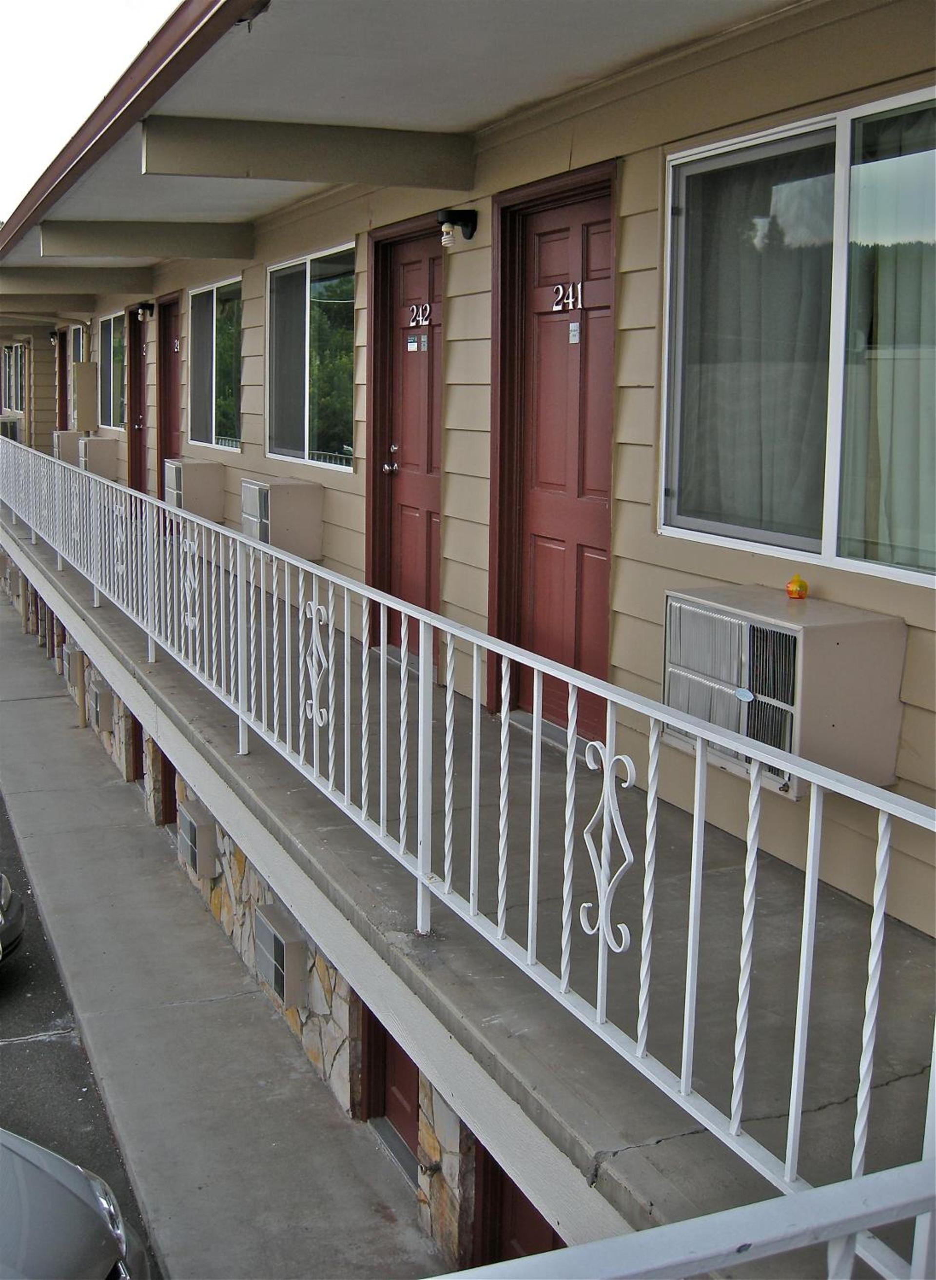 Royal Motor Inn photo 40