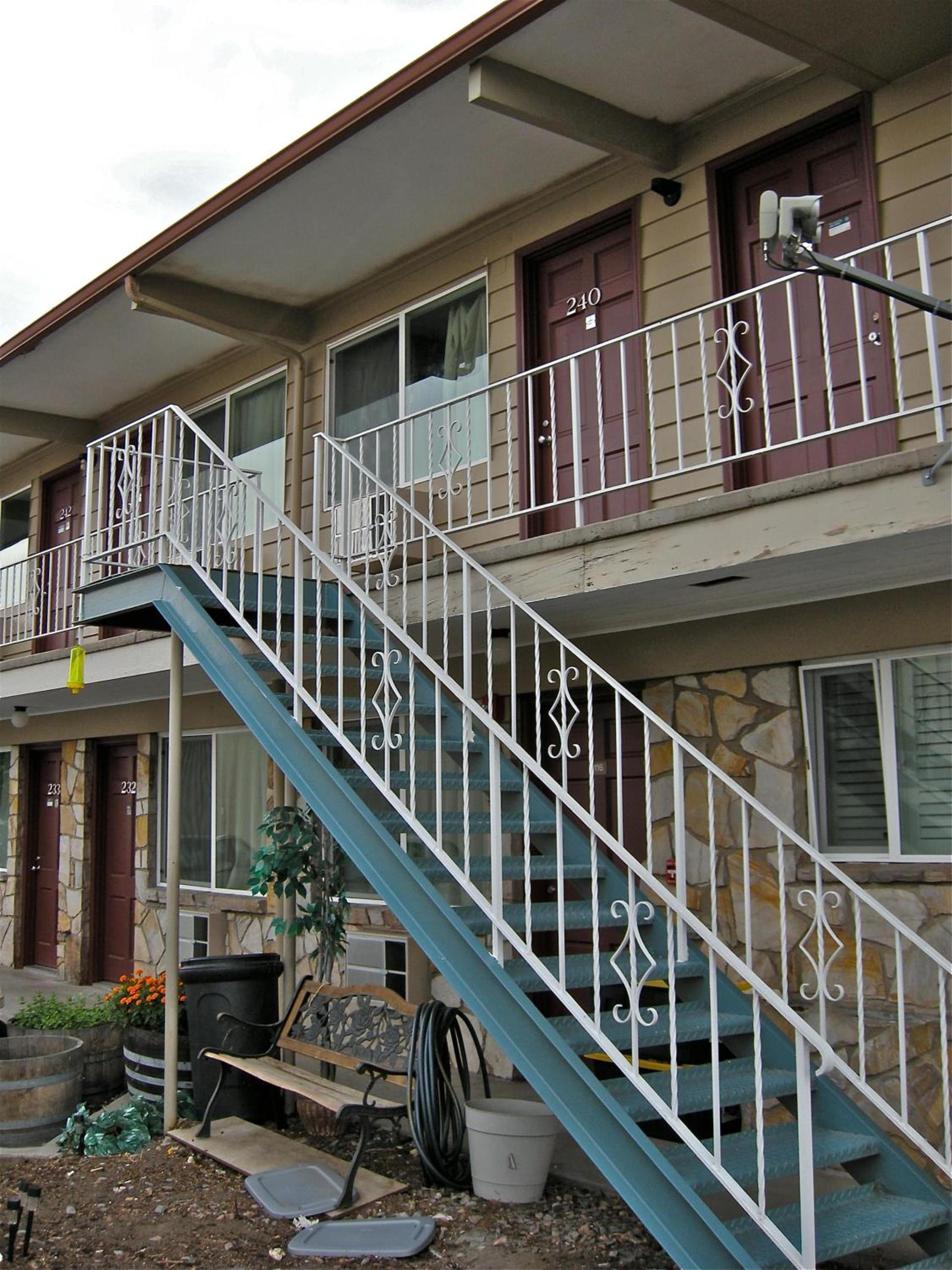 Royal Motor Inn photo 42