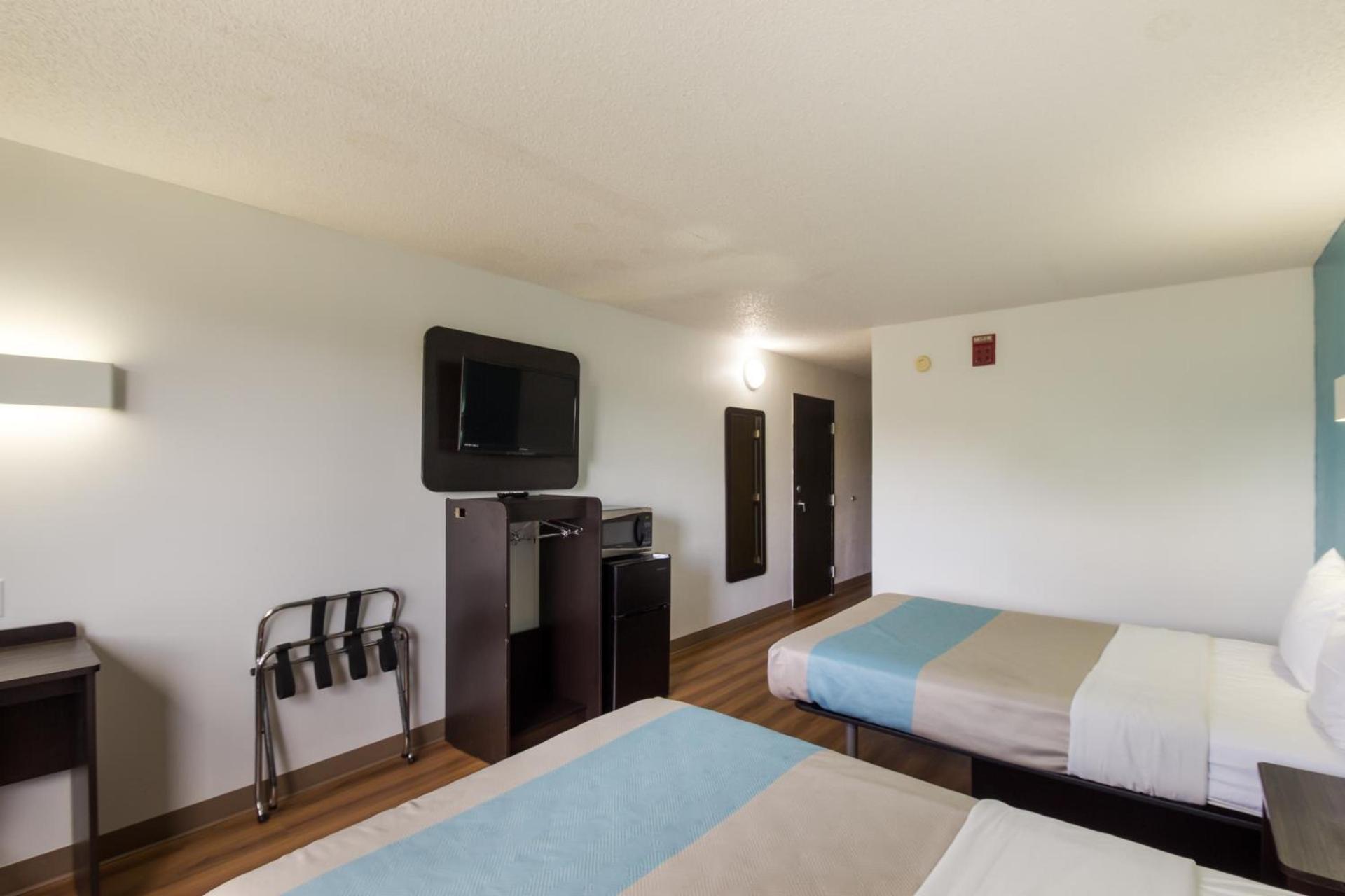 Motel 6-Rothschild, WI photo 34