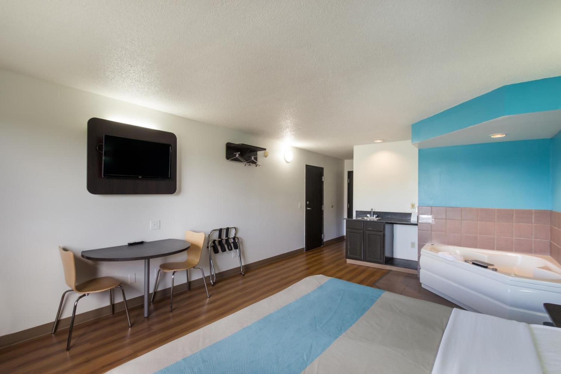 Motel 6-Rothschild, WI photo 26