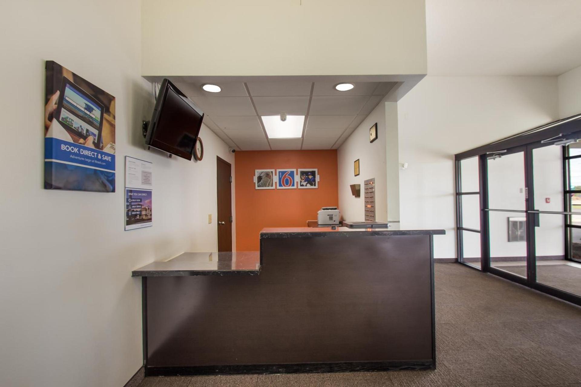 Motel 6-Rothschild, WI photo 37