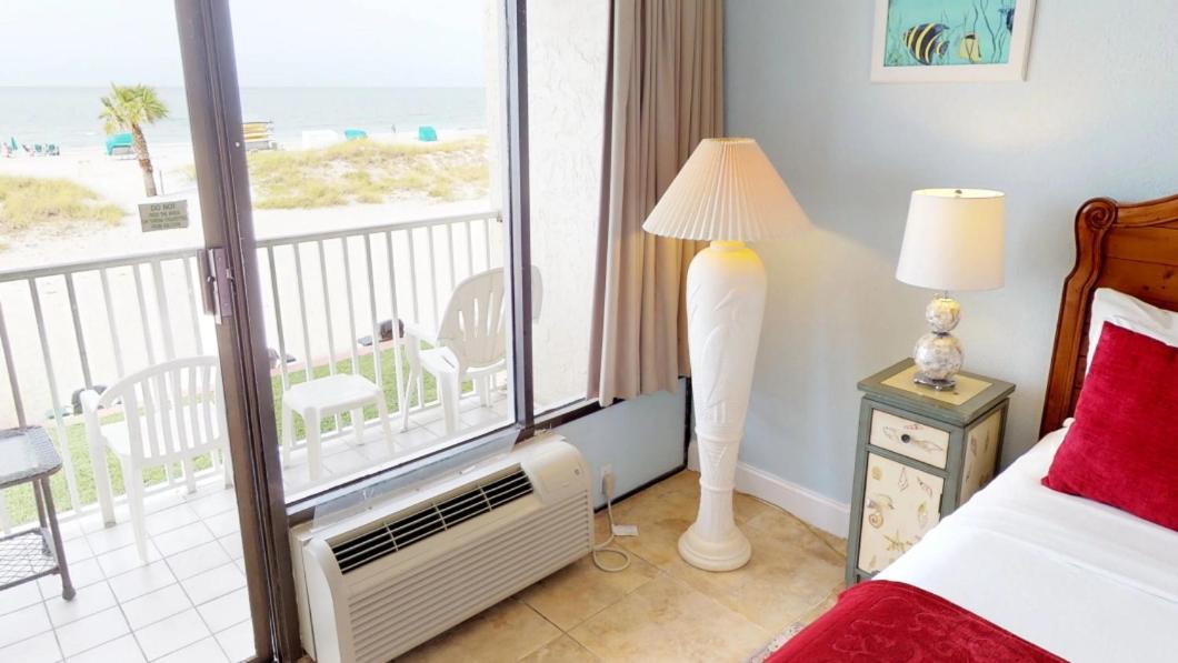 Island Inn Beach Resort photo 100