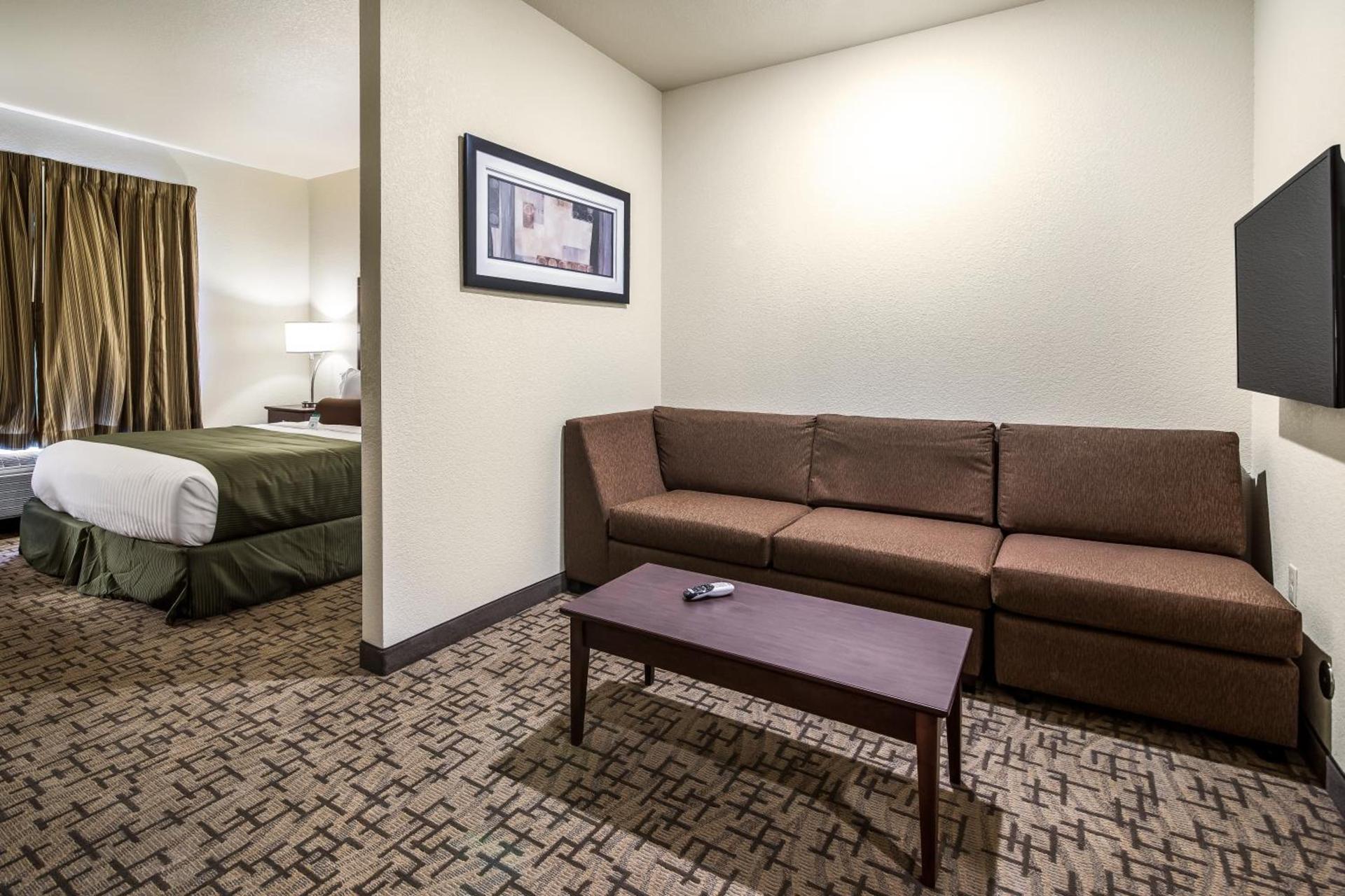 Cobblestone Hotel & Suites - Victor photo 4