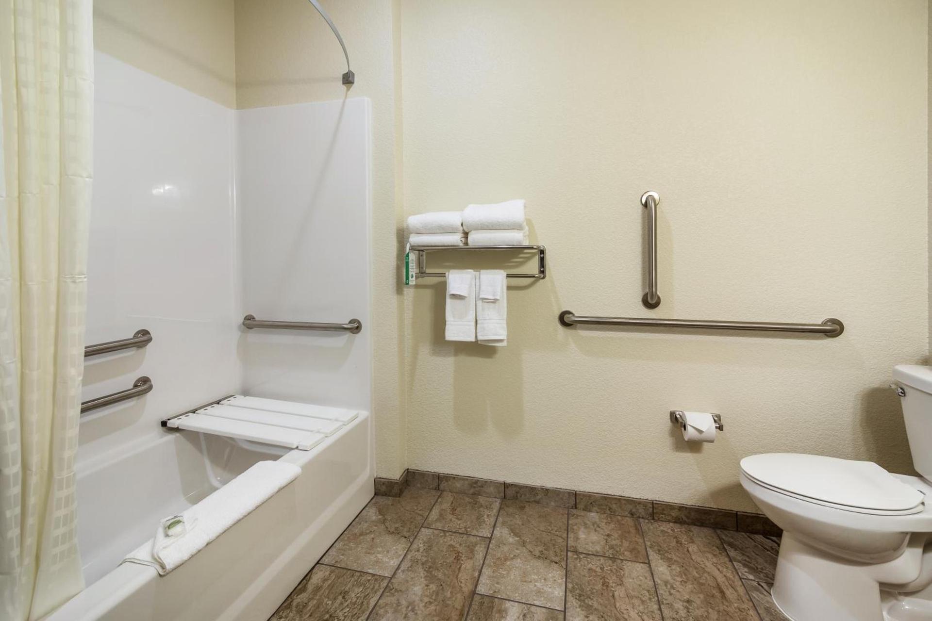 Cobblestone Hotel & Suites - Victor photo 5