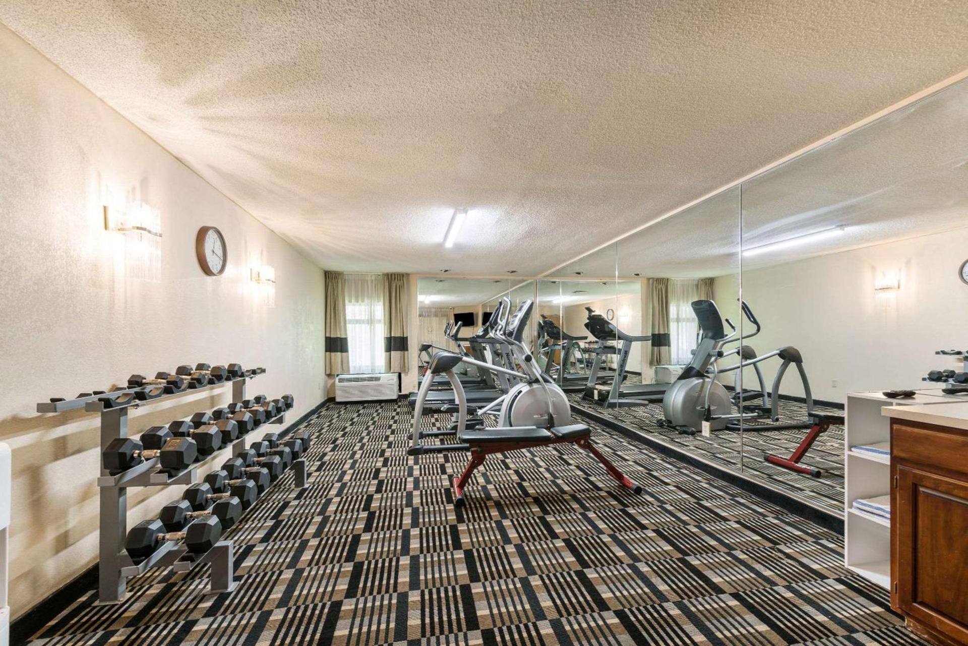 Quality Inn & Suites Portage Central photo 42