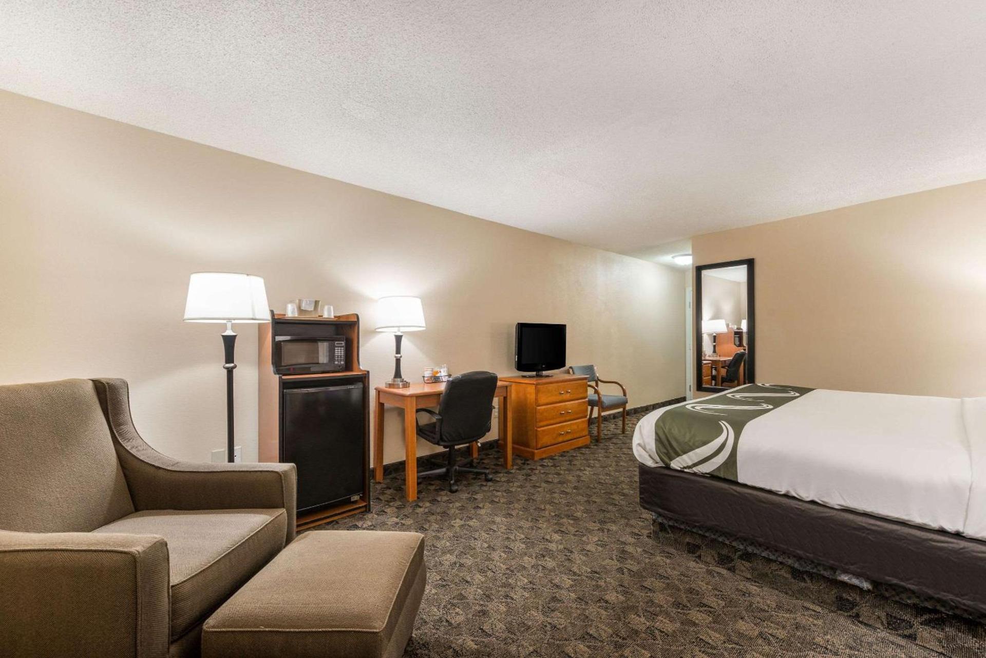 Quality Inn & Suites Portage Central photo 20