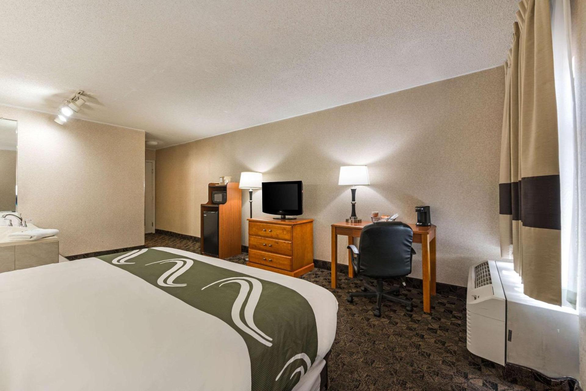 Quality Inn & Suites Portage Central photo 26