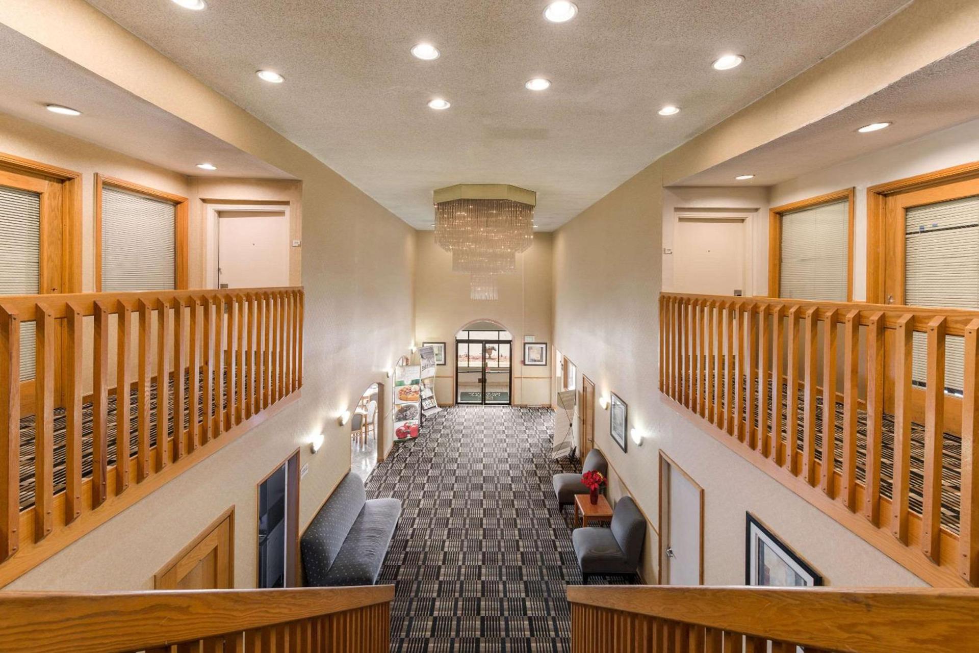 Quality Inn & Suites Portage Central photo 11