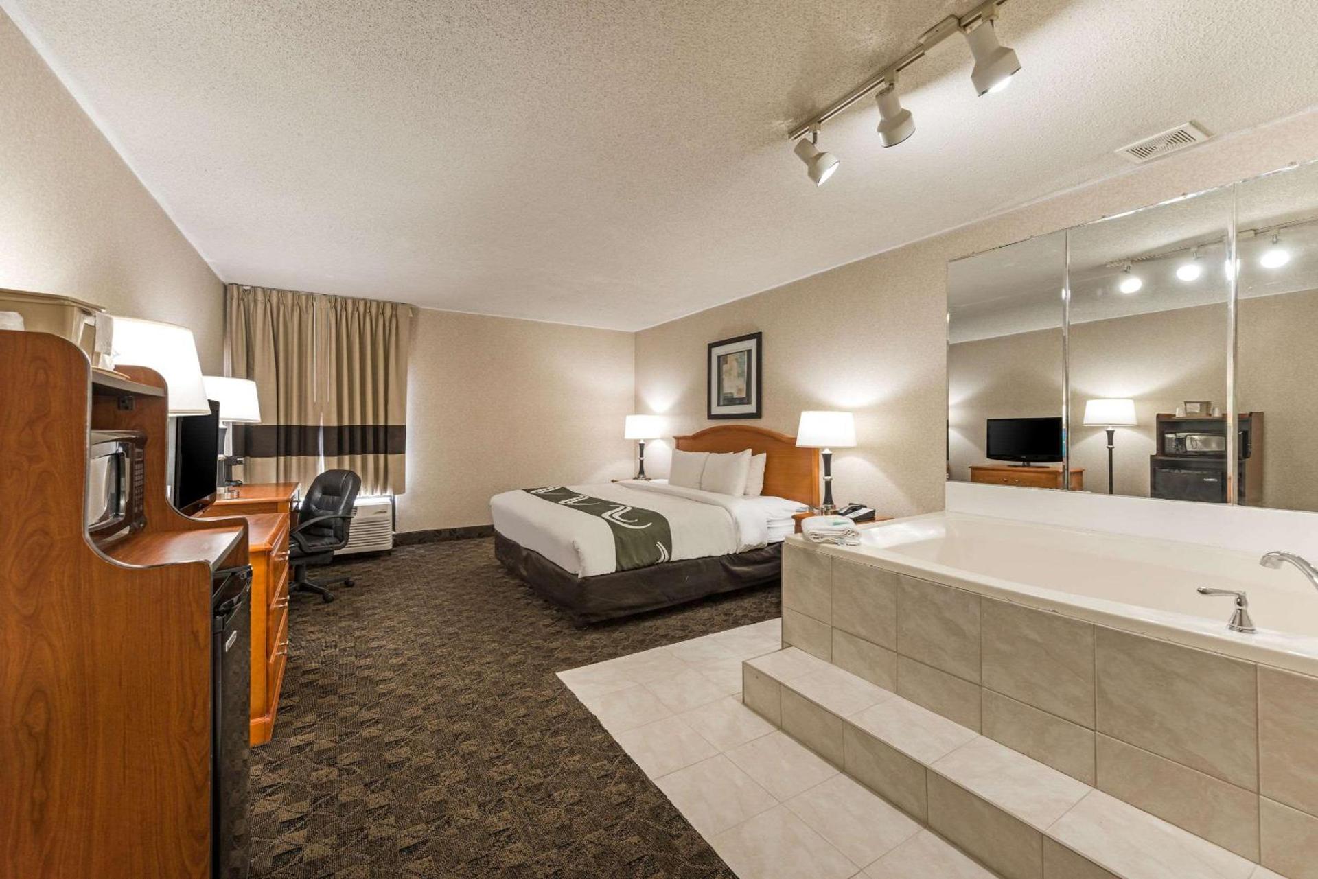 Quality Inn & Suites Portage Central photo 25