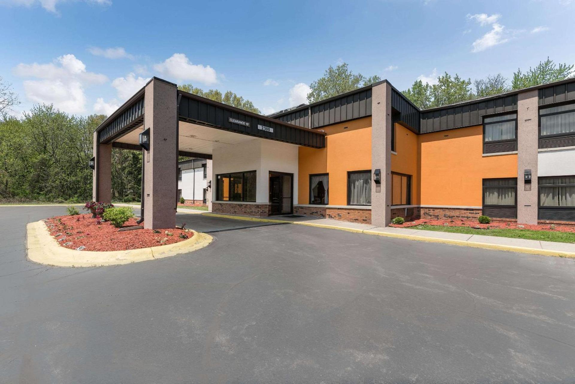 Quality Inn & Suites Portage Central — hotel in Portage