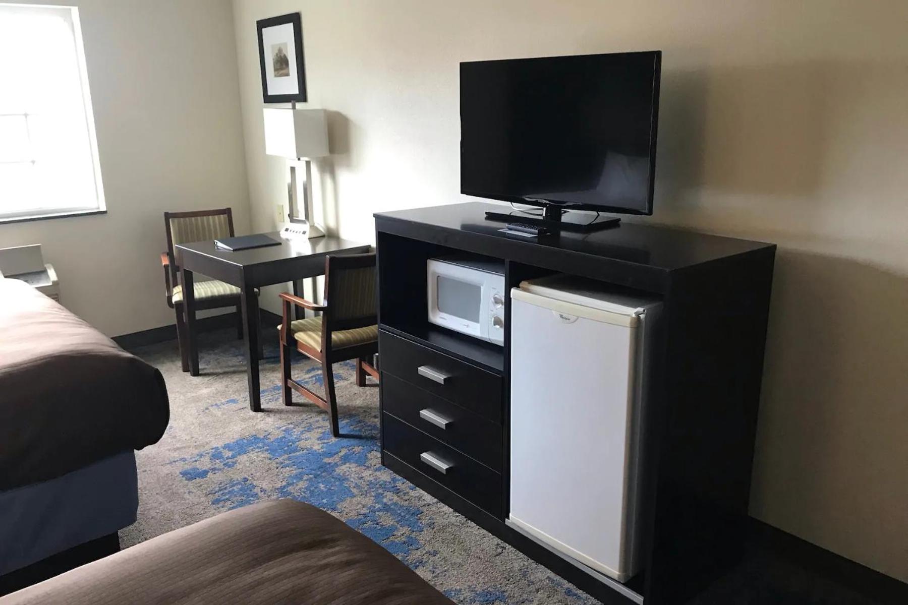 AmericInn by Wyndham Maquoketa photo 20