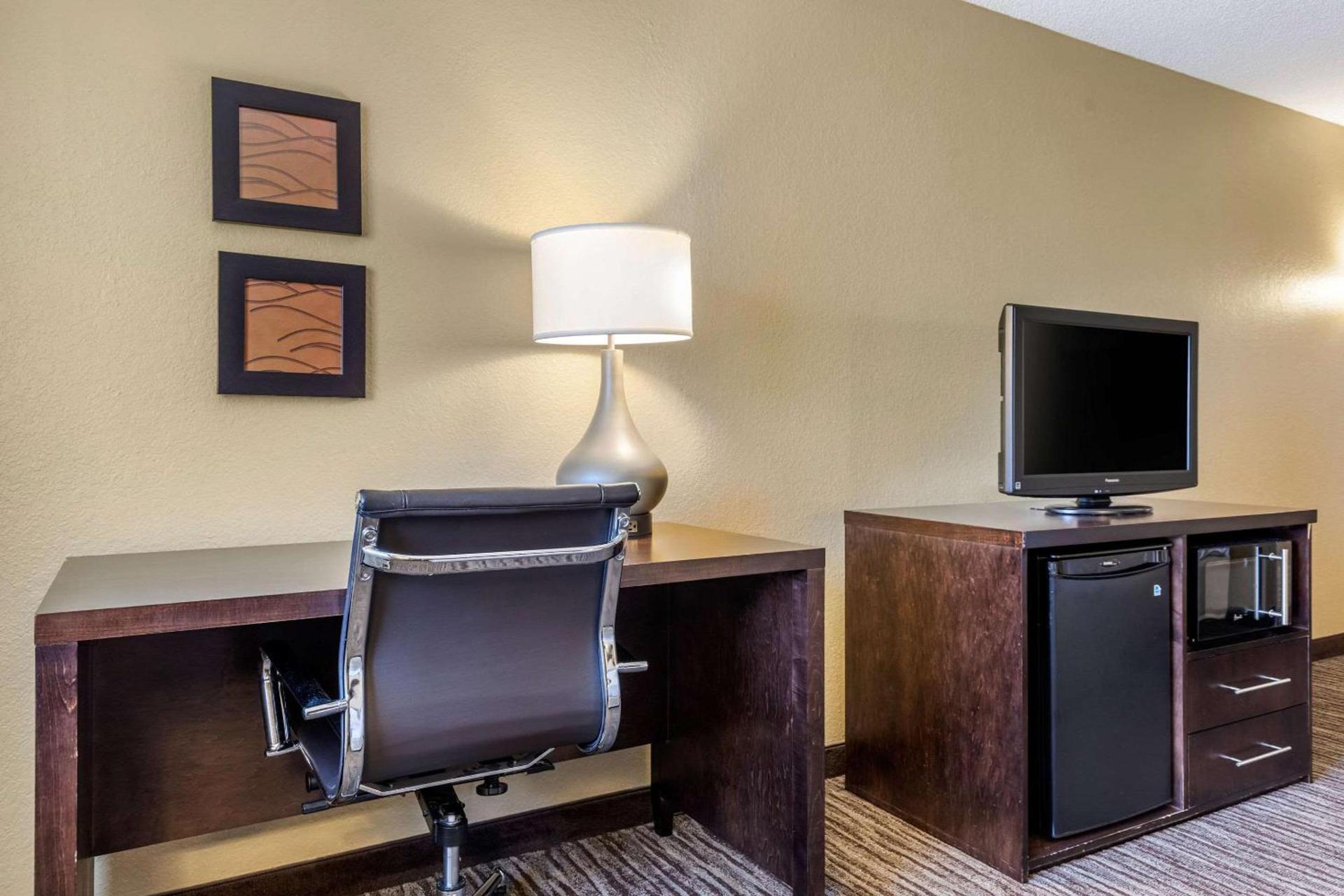 Suburban Studios Arlington Heights Elk Grove photo 9