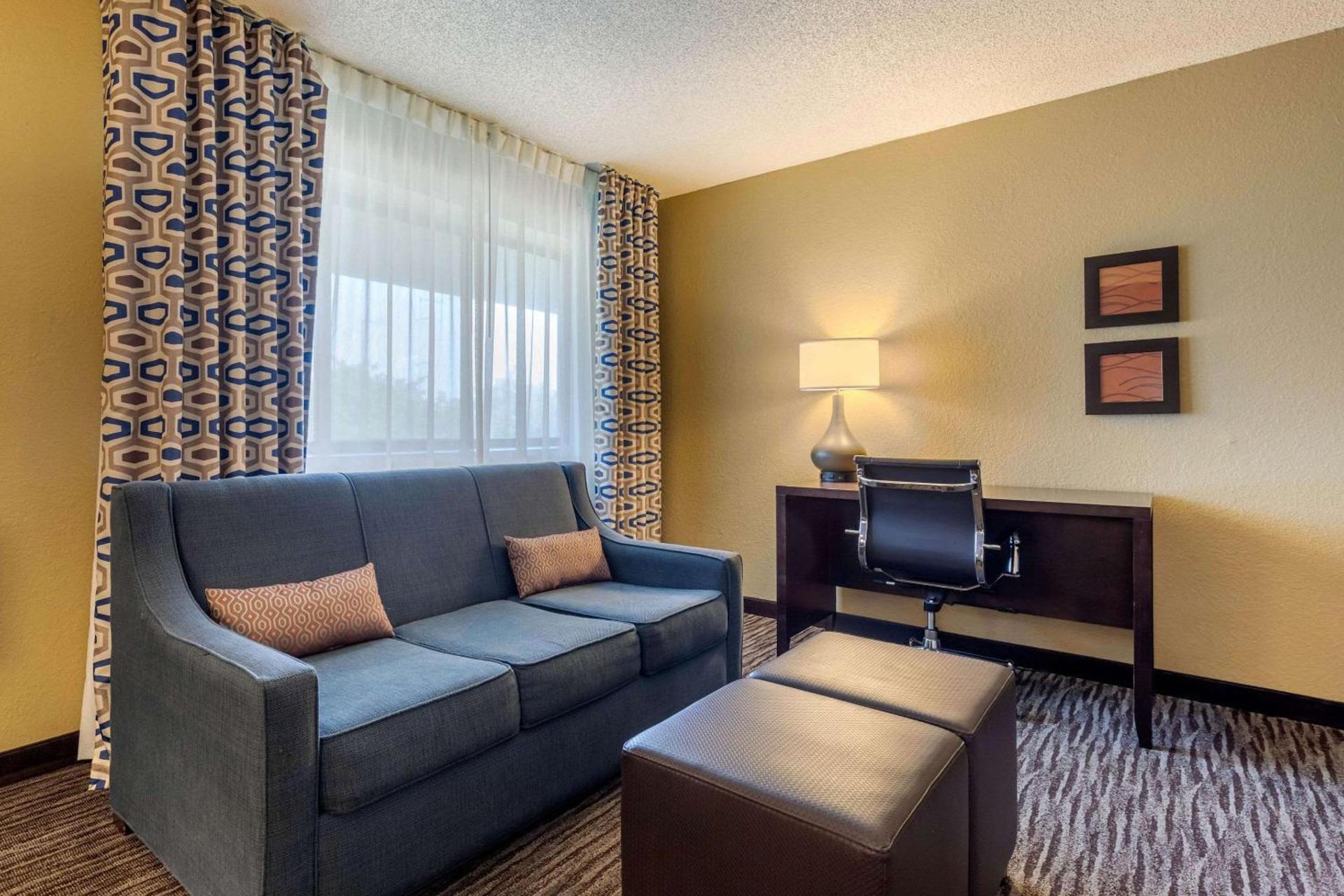 Suburban Studios Arlington Heights Elk Grove photo 11