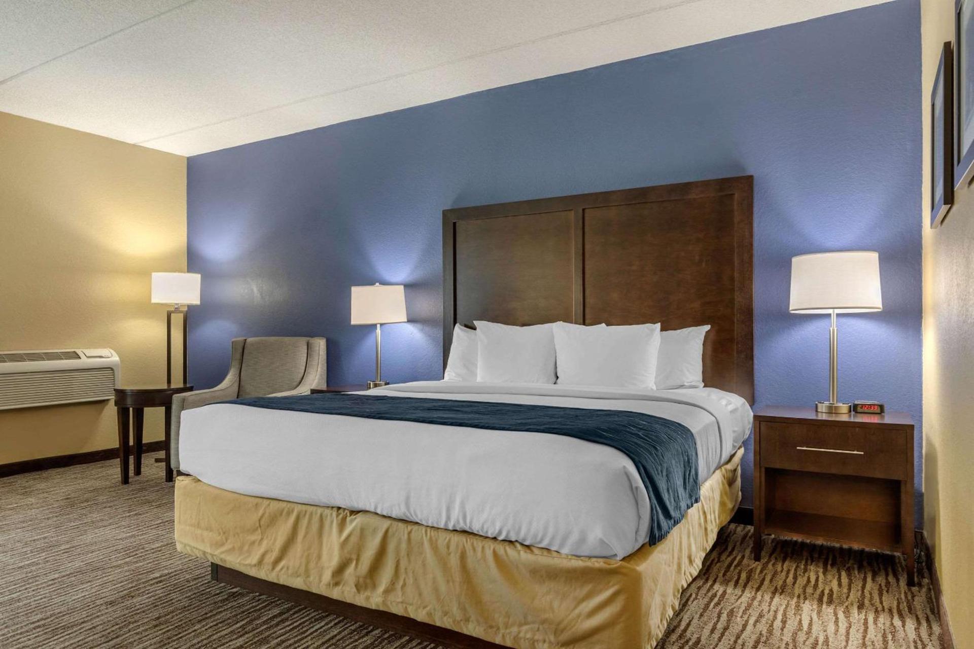 Suburban Studios Arlington Heights Elk Grove photo 4