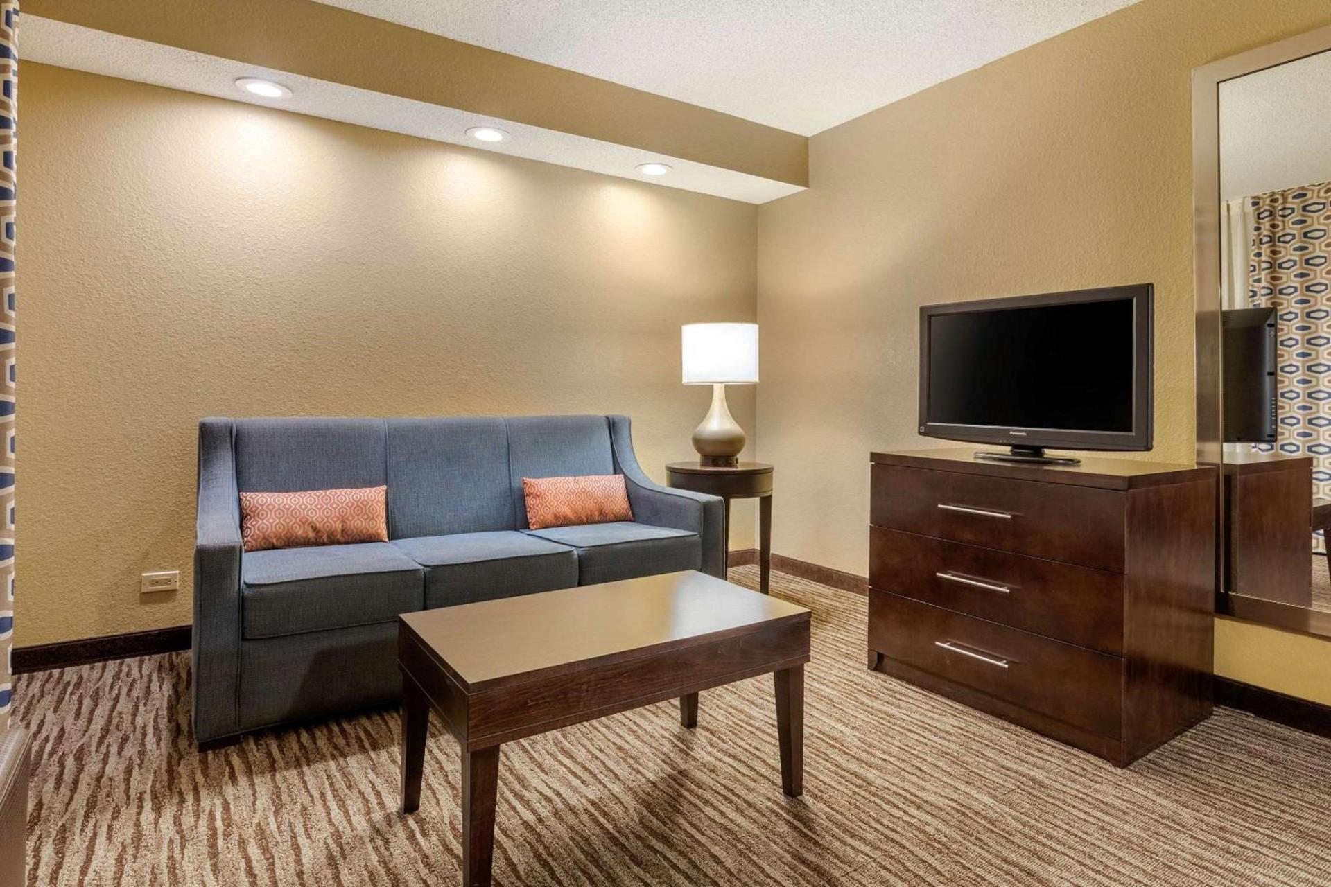 Suburban Studios Arlington Heights Elk Grove photo 8