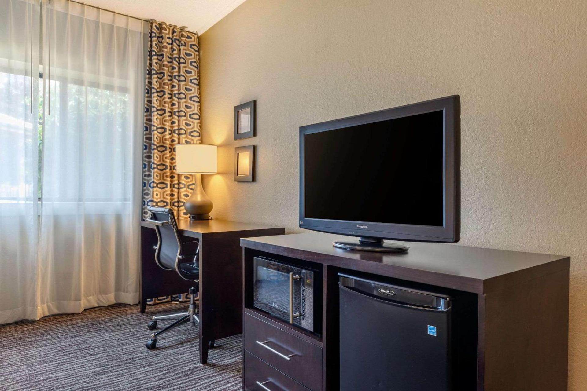 Suburban Studios Arlington Heights Elk Grove photo 10