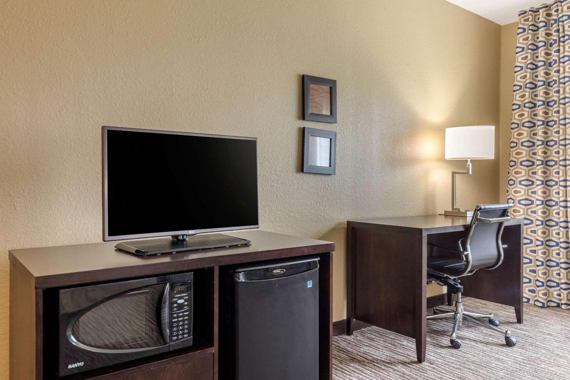 Suburban Studios Arlington Heights Elk Grove photo 21