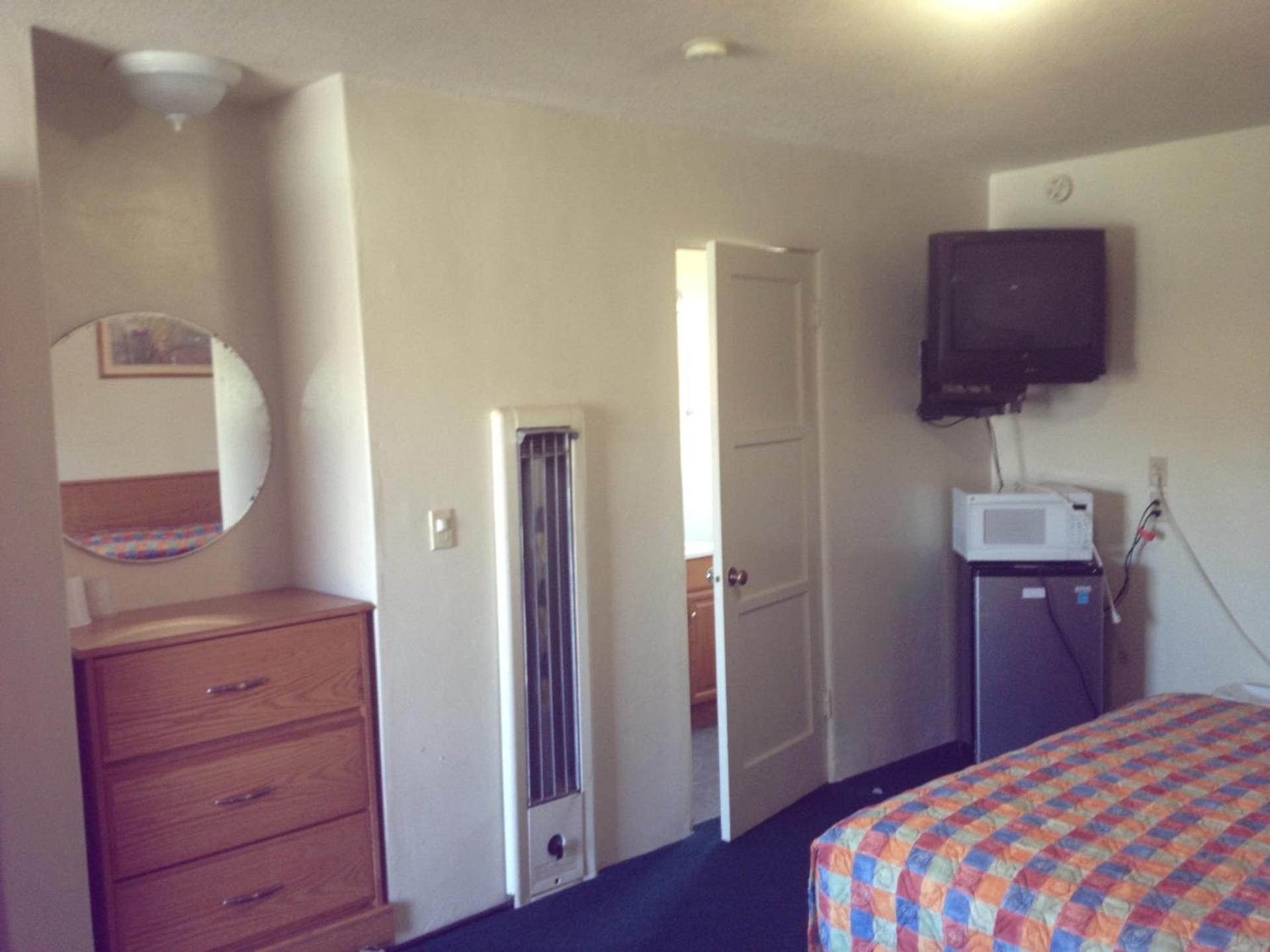 Hacienda Motel photo 6