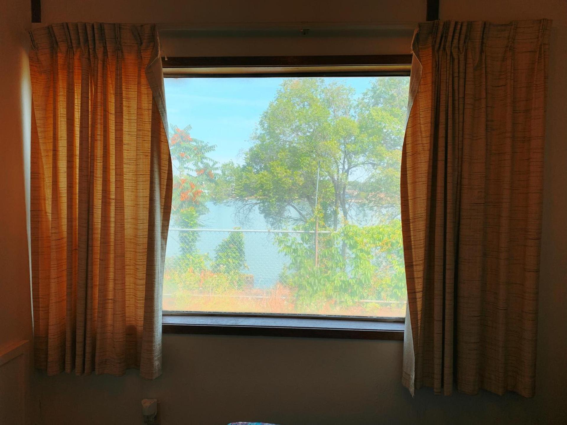 Lakeside Motel photo 13