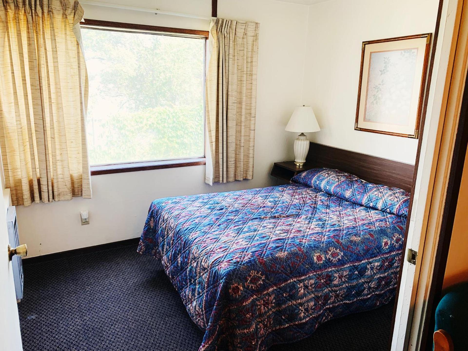 Lakeside Motel photo 8
