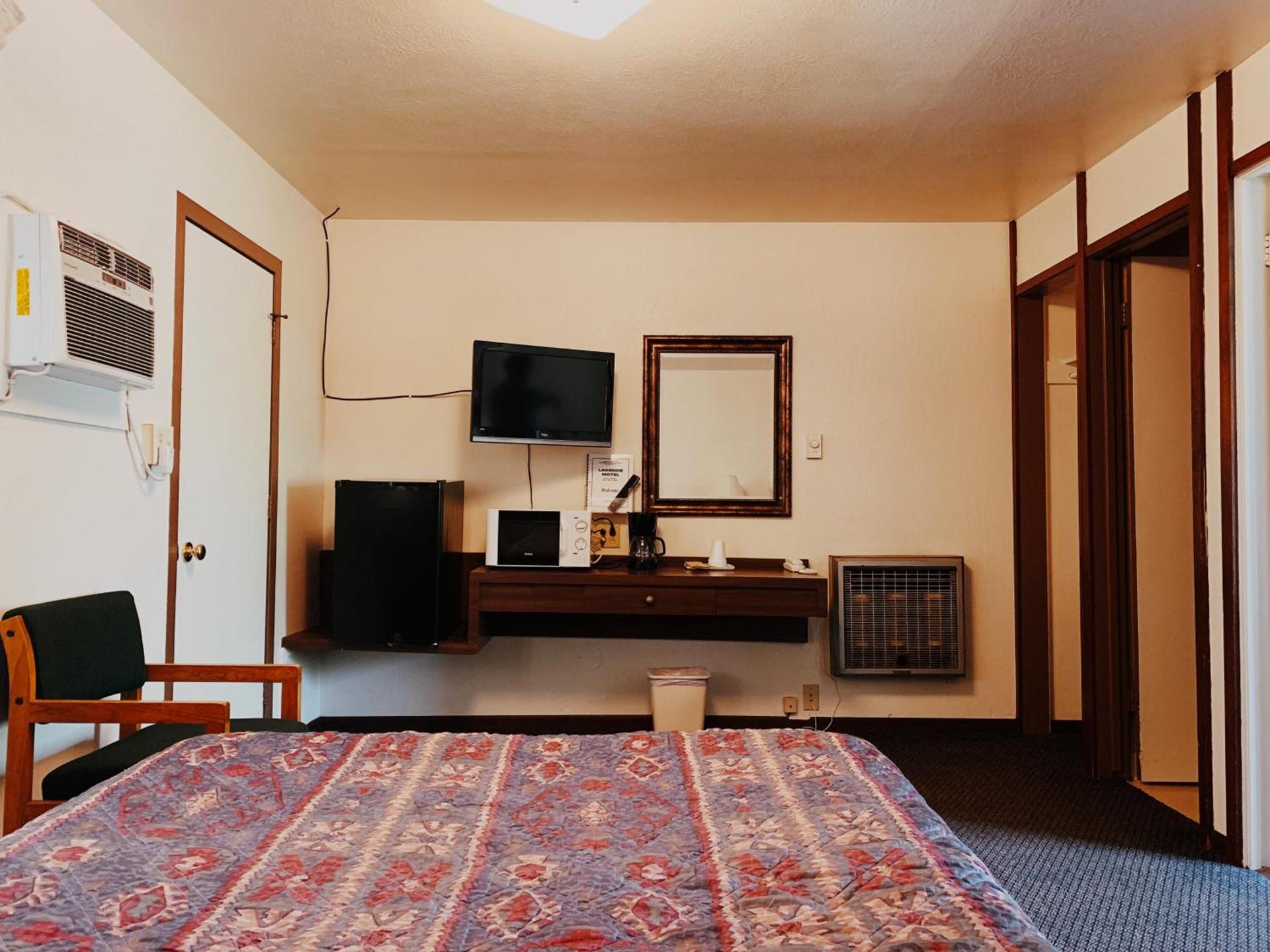 Lakeside Motel photo 9