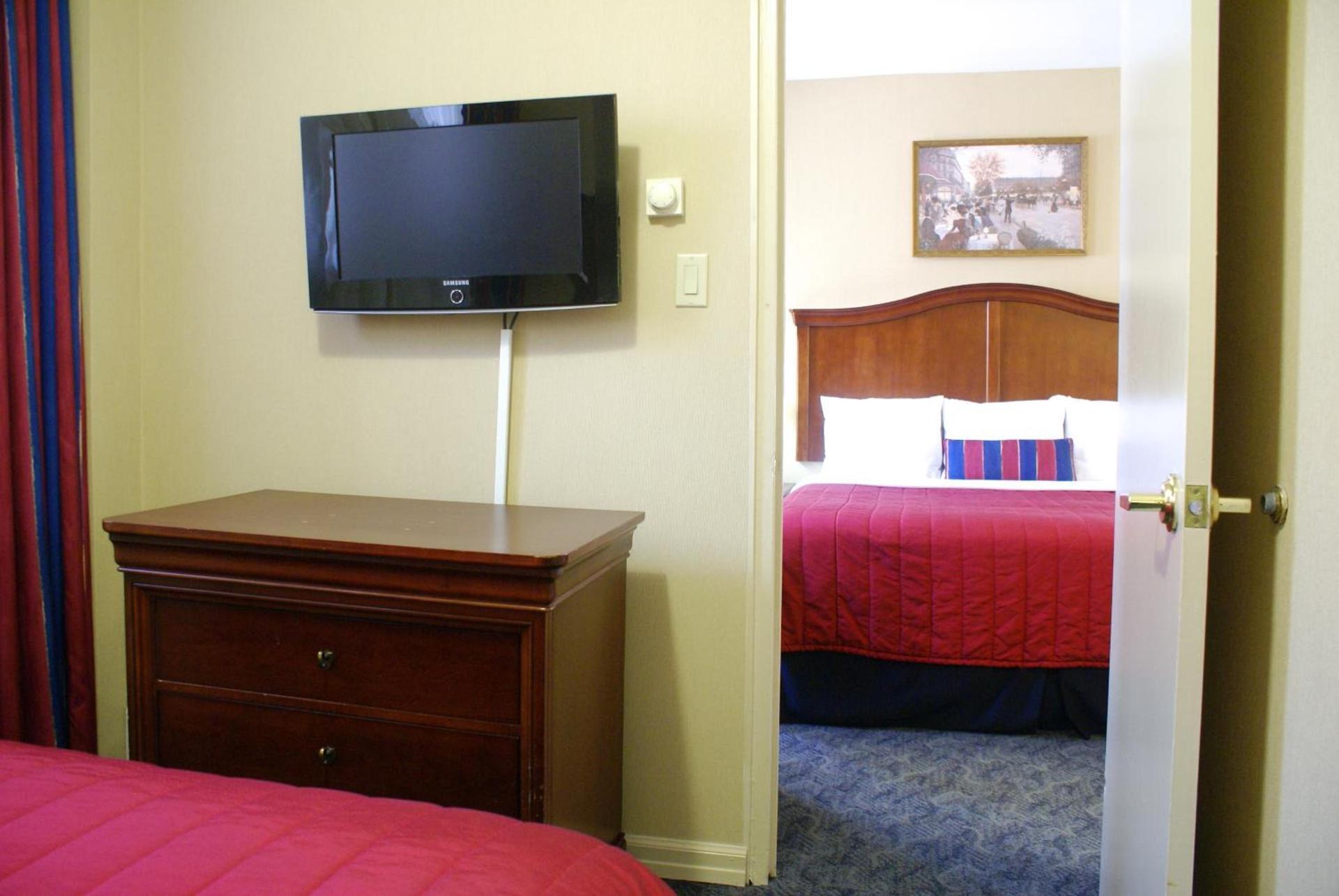 Ramada by Wyndham Jersey City photo 8
