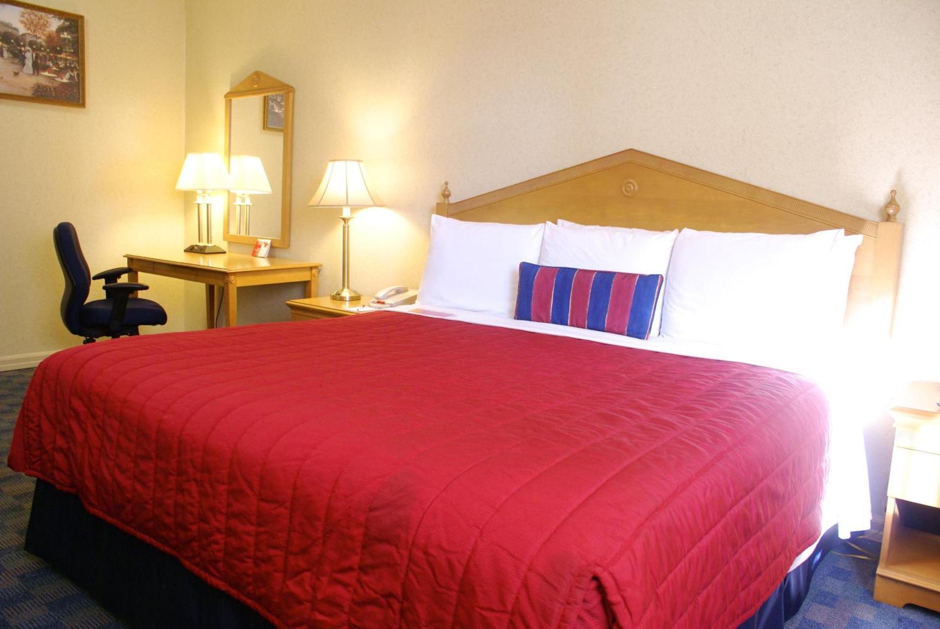 Ramada by Wyndham Jersey City photo 7