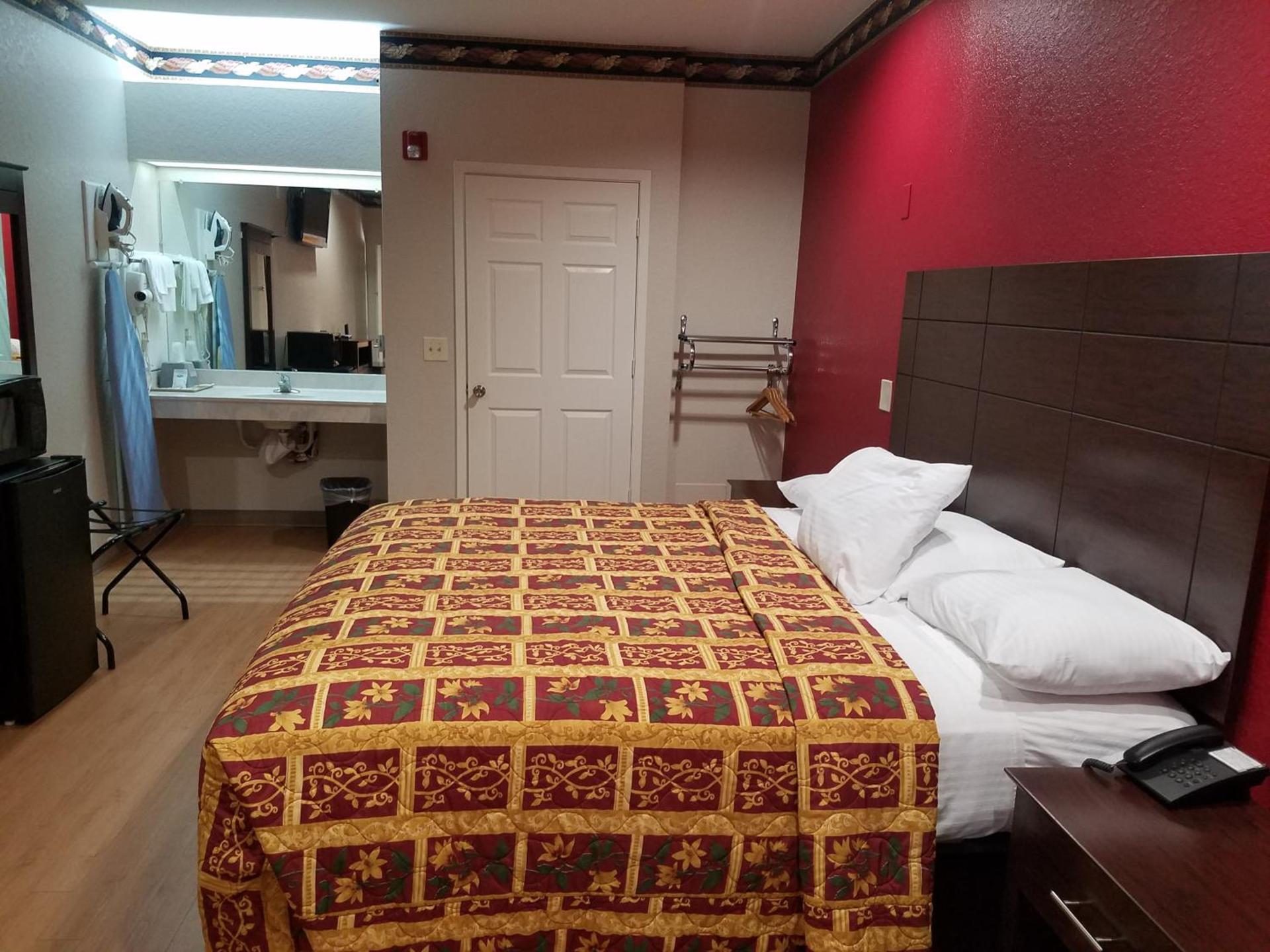 Scott Inn & Suites - Downtown Houston photo 10