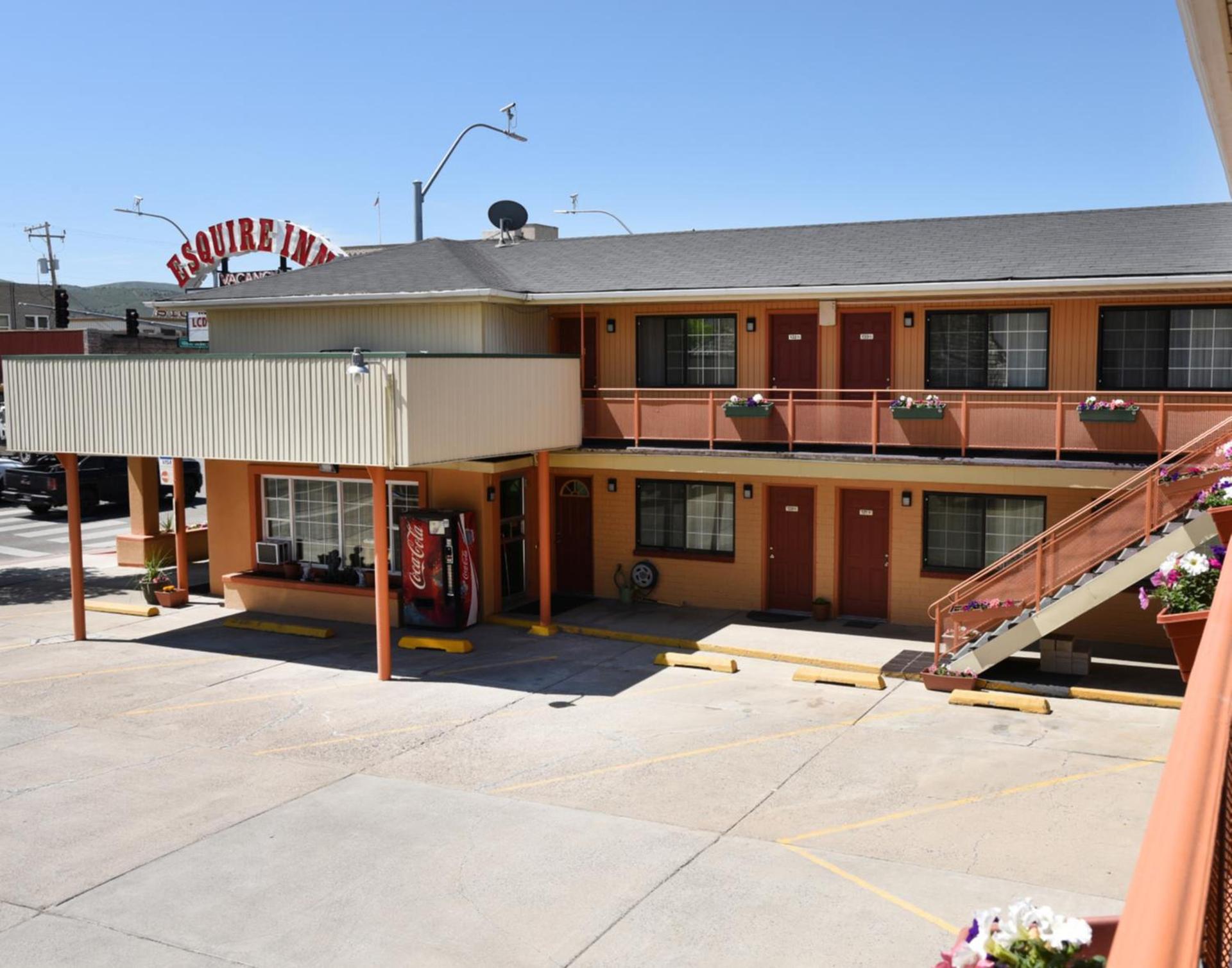 Esquire Inn photo 8