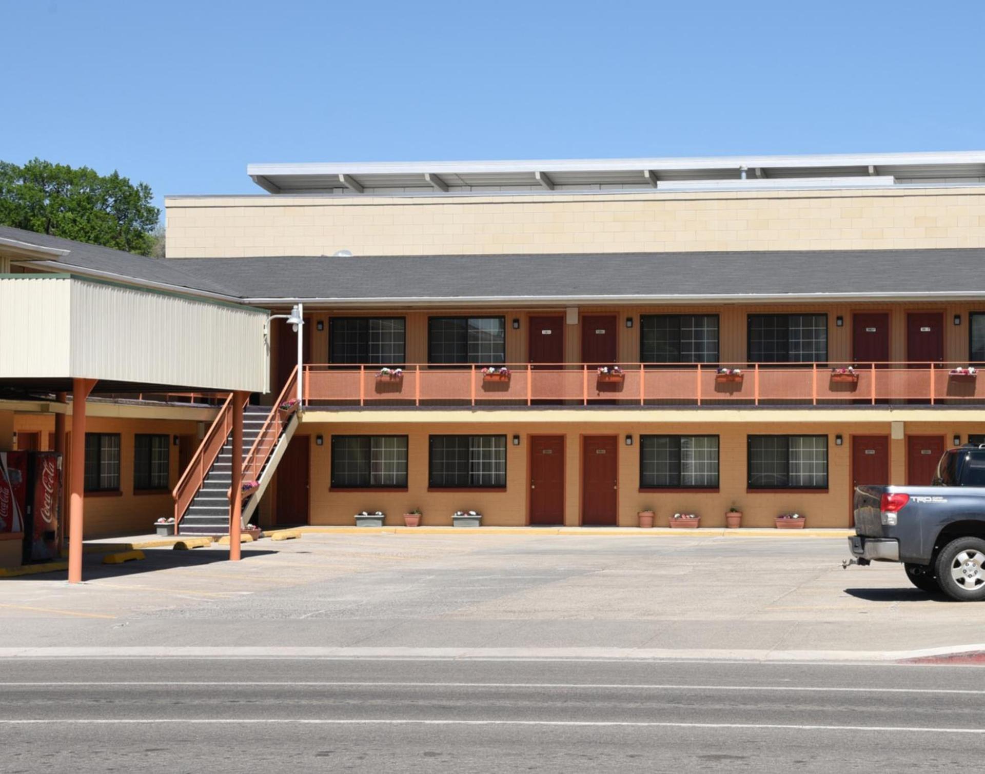 Esquire Inn photo 7