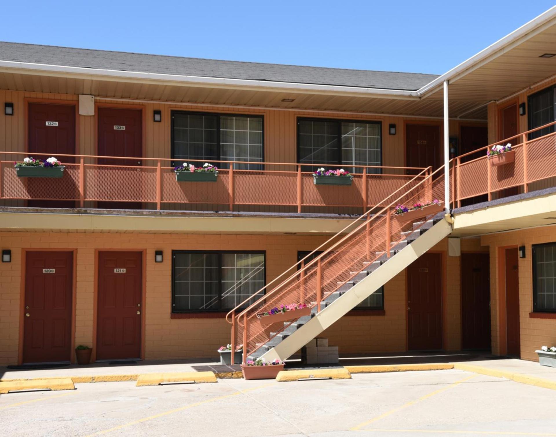 Esquire Inn photo 3