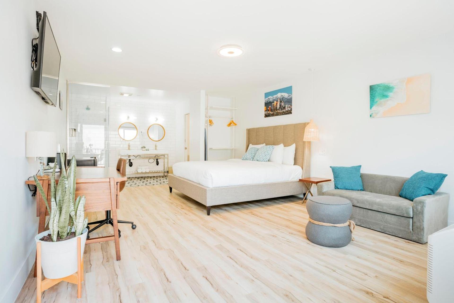 The Belmont Shore Inn photo 51