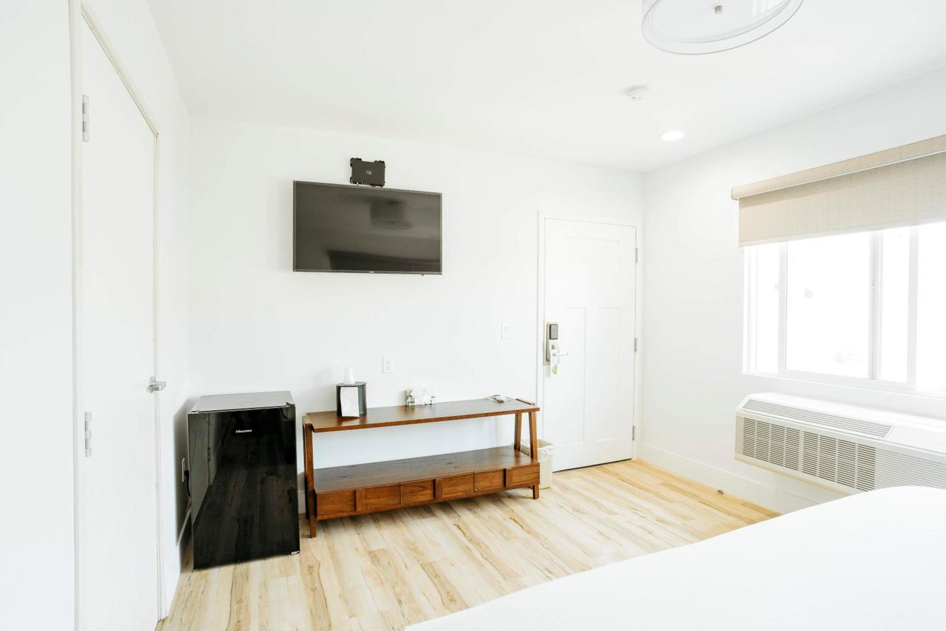 The Belmont Shore Inn photo 9