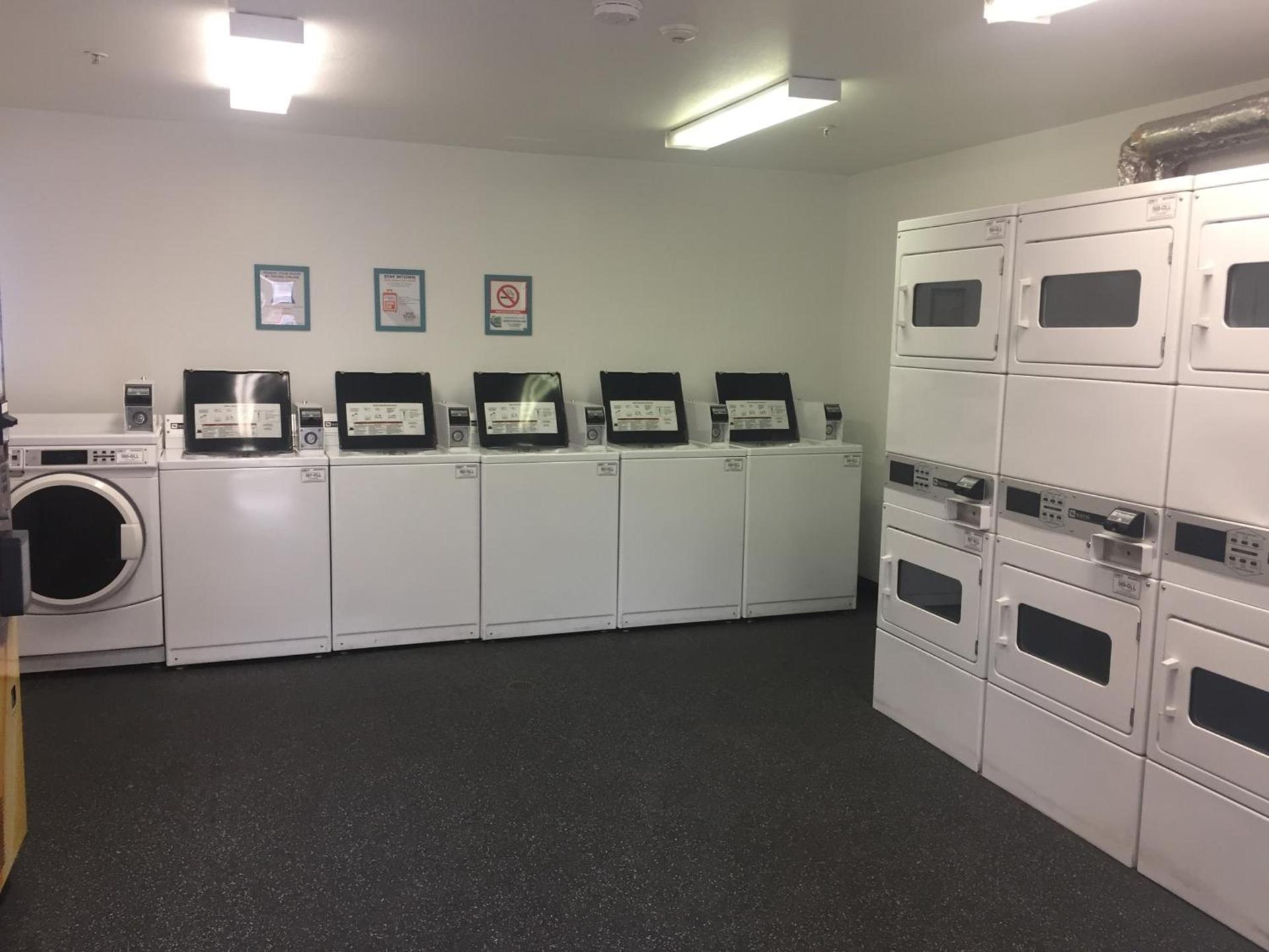 InTown Suites Extended Stay Phoenix AZ - West photo 2