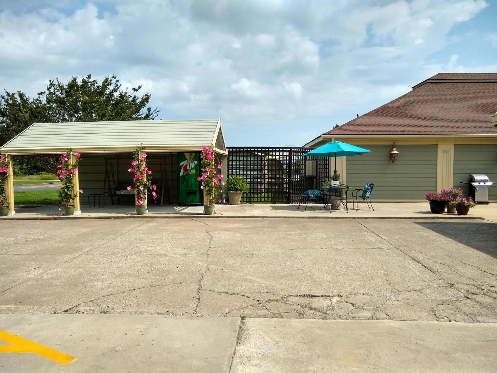Southern Comfort Suites photo 26