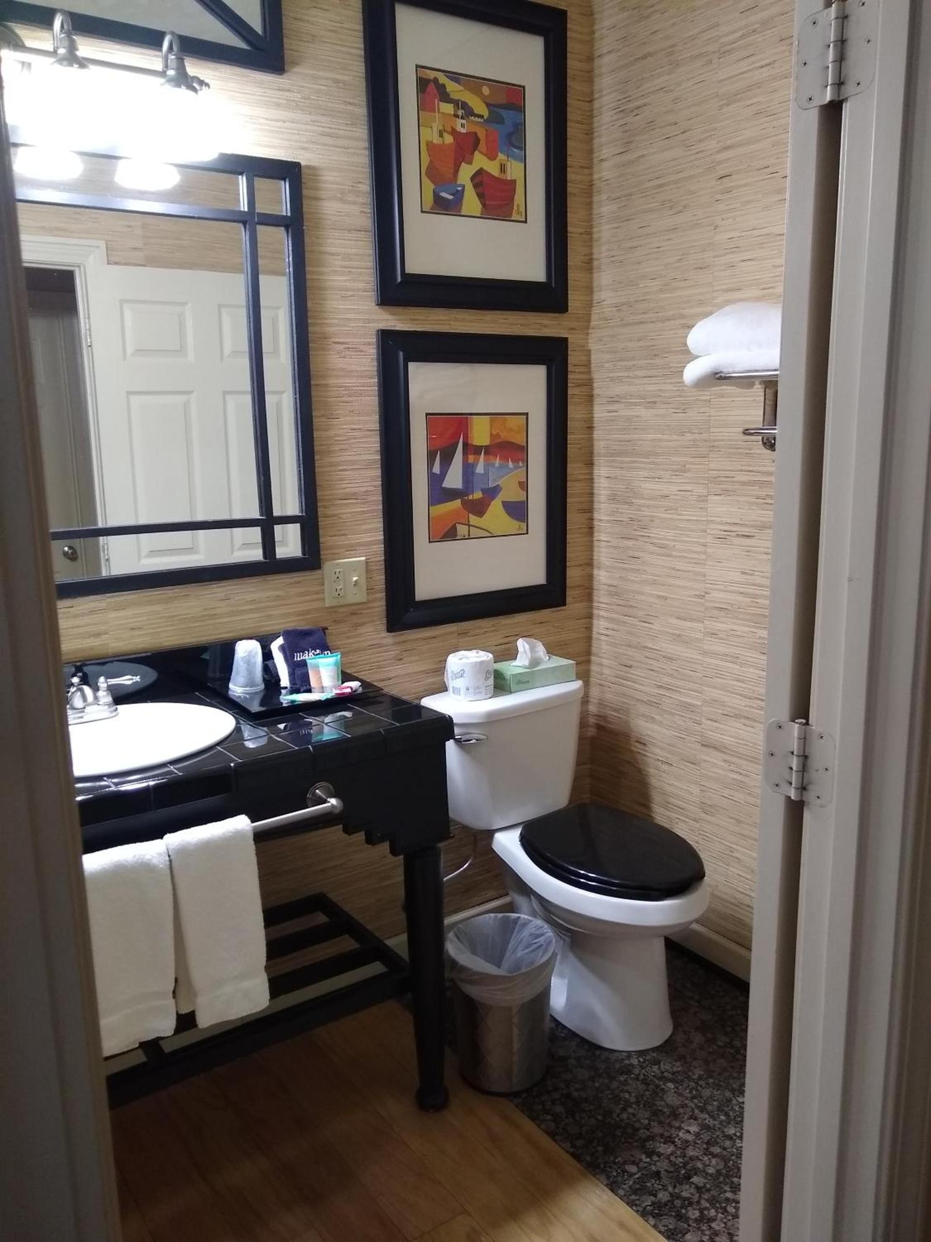 Southern Comfort Suites photo 10