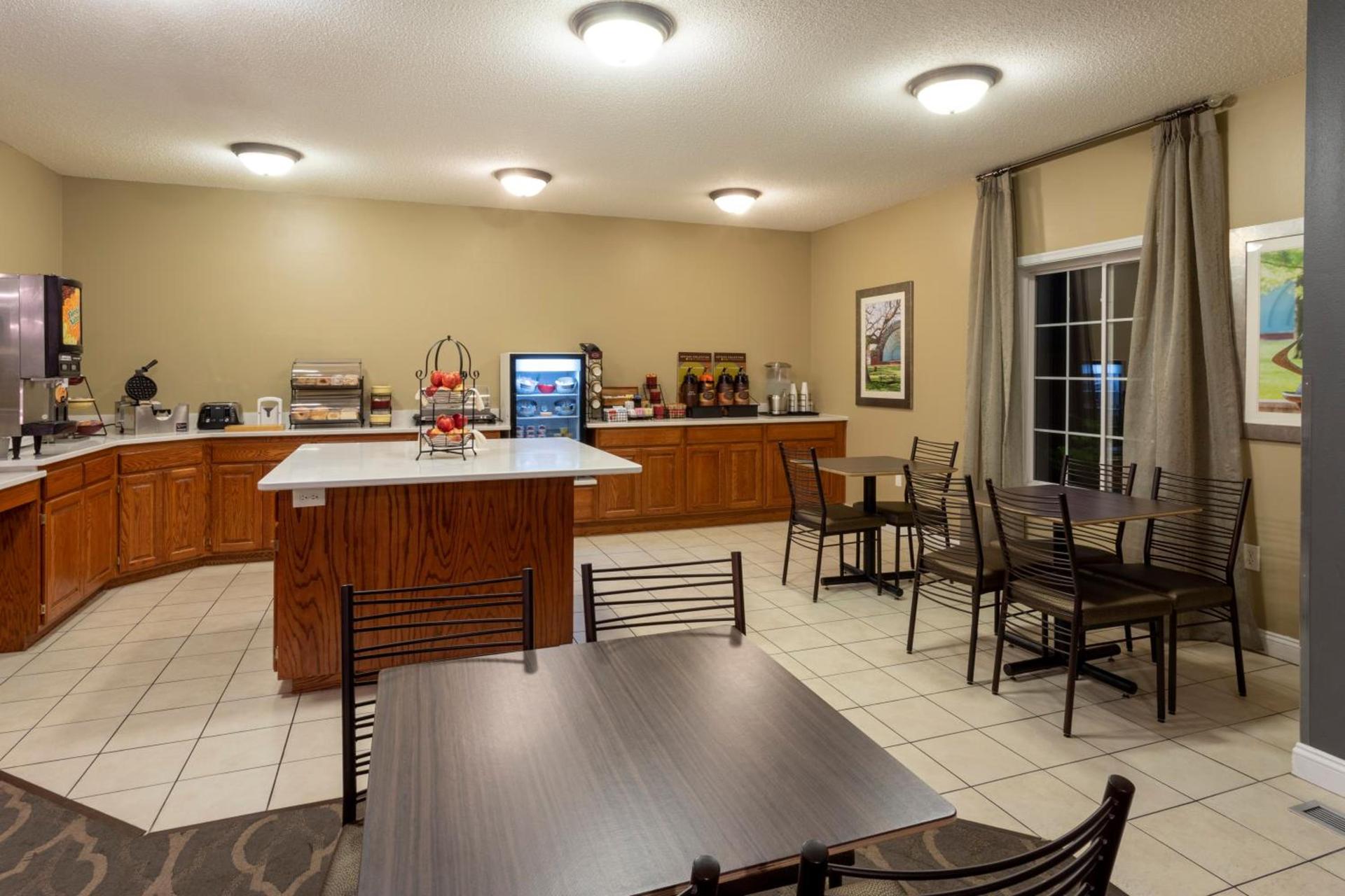 GrandStay Hotel & Suites Ames photo 21