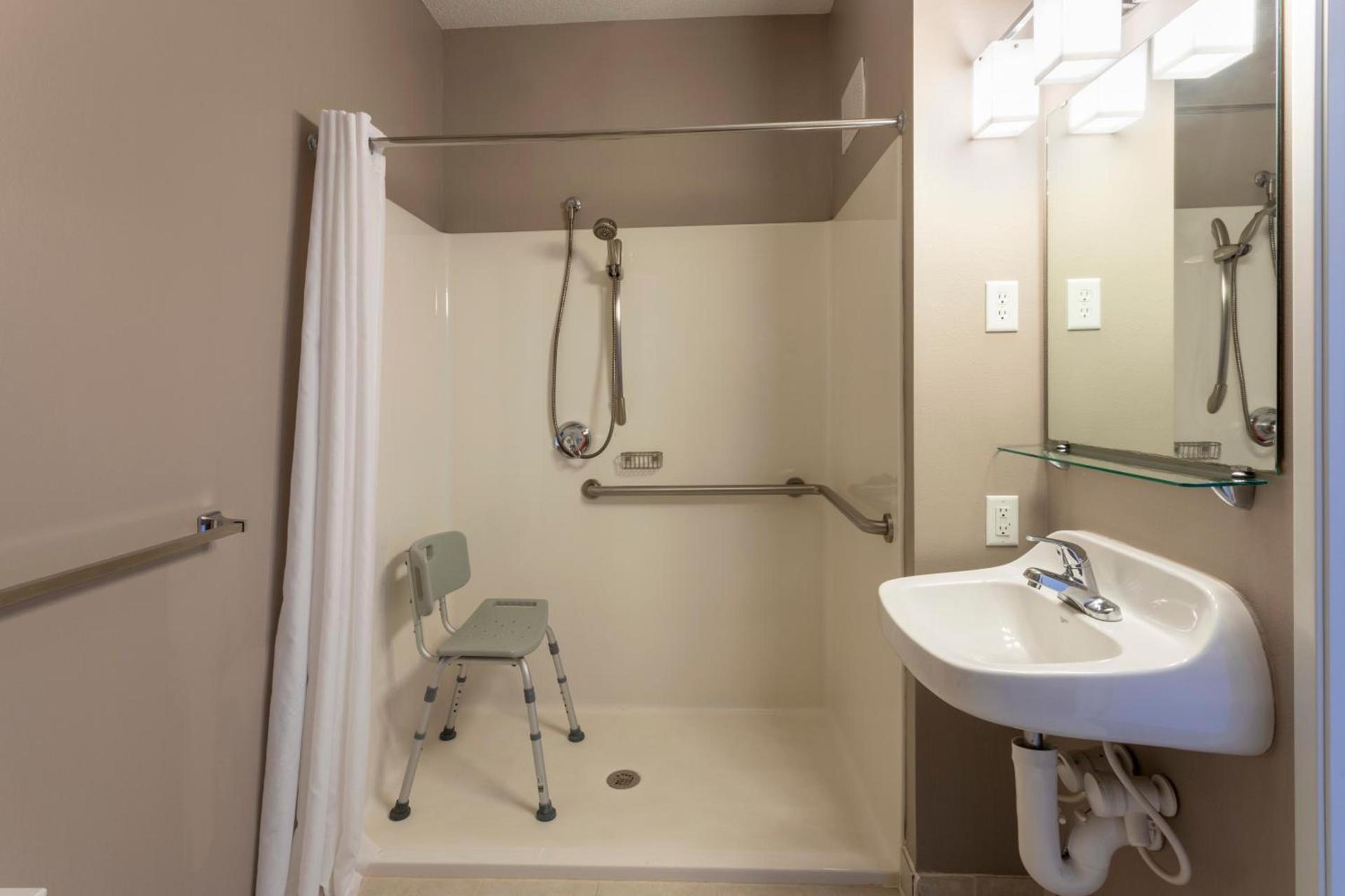 GrandStay Hotel & Suites Ames photo 27