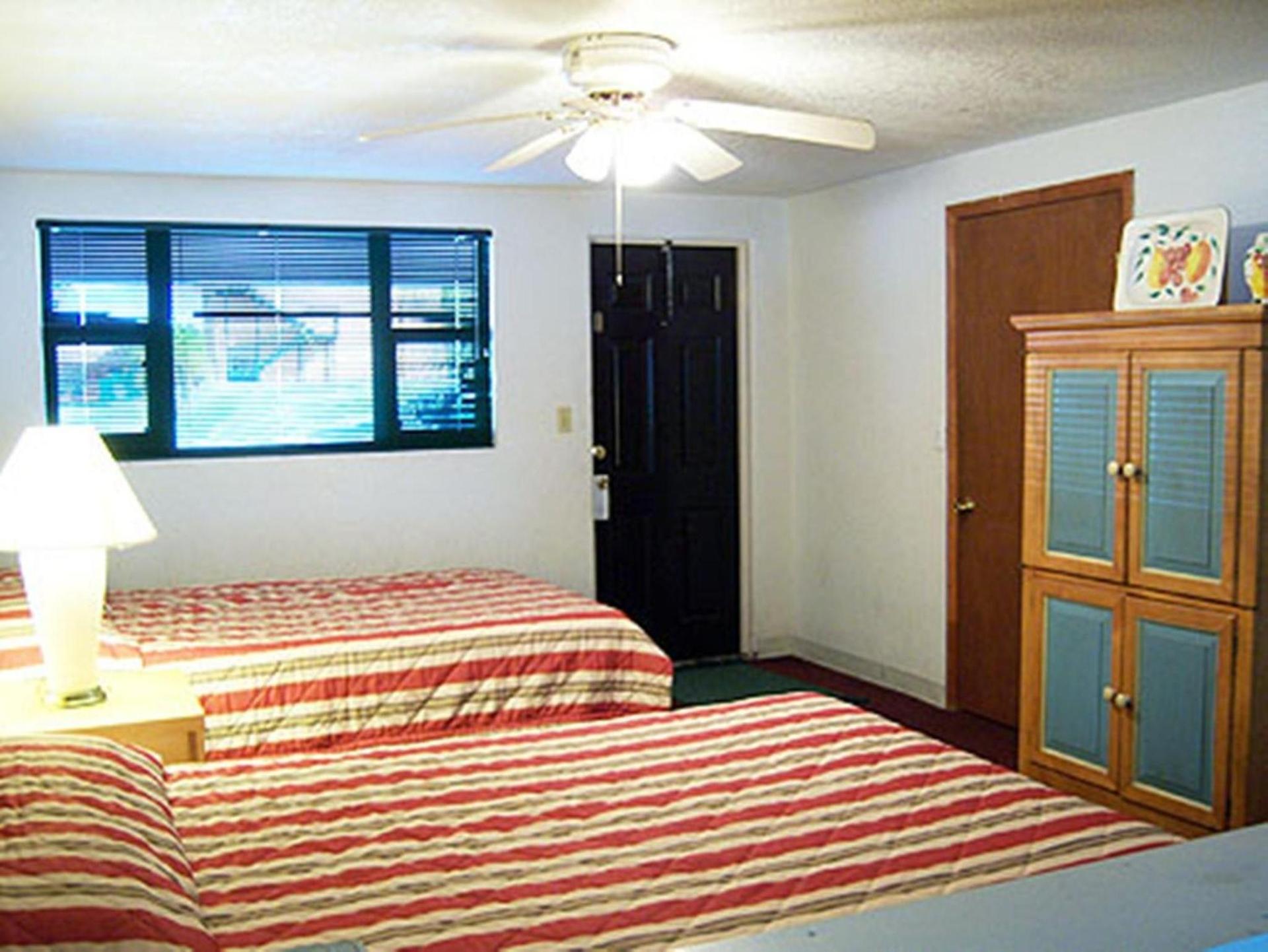 Lake Roy Beach Inn - Winter Haven photo 6