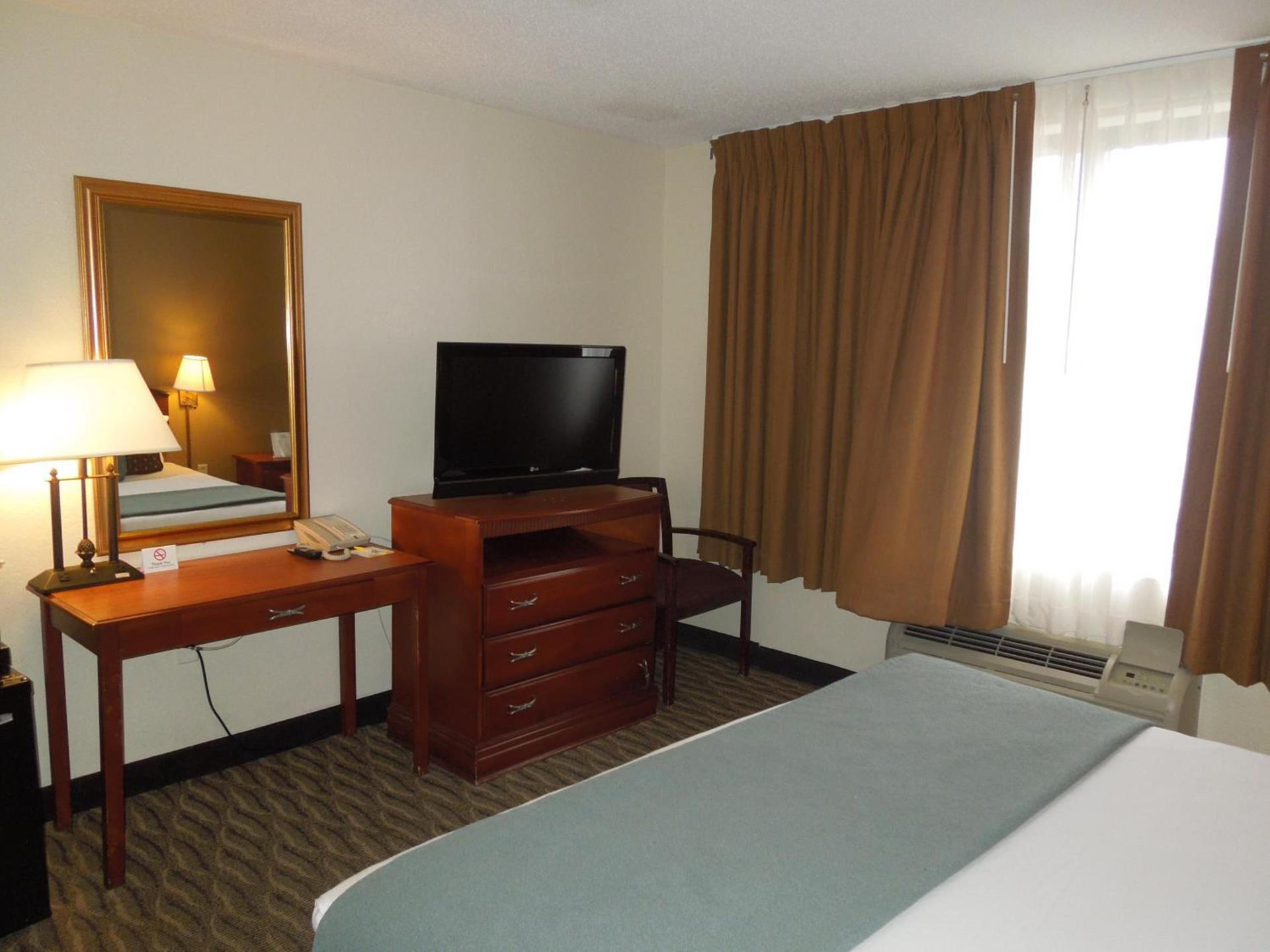 Days Inn by Wyndham Silver Spring photo 18