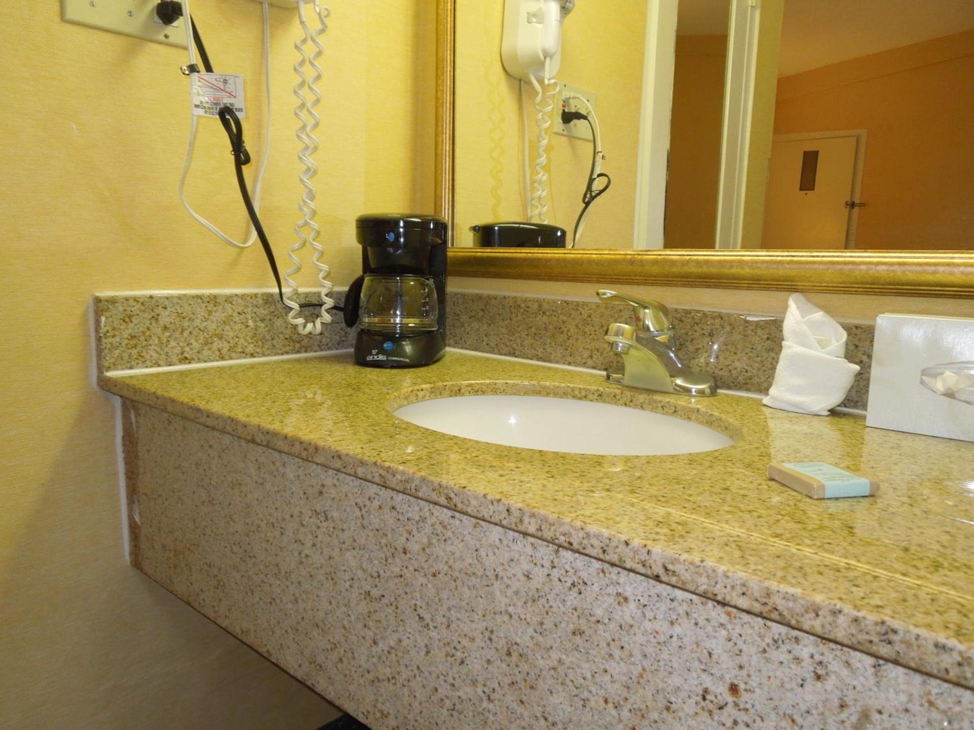 Travelodge by Wyndham Silver Spring photo 11