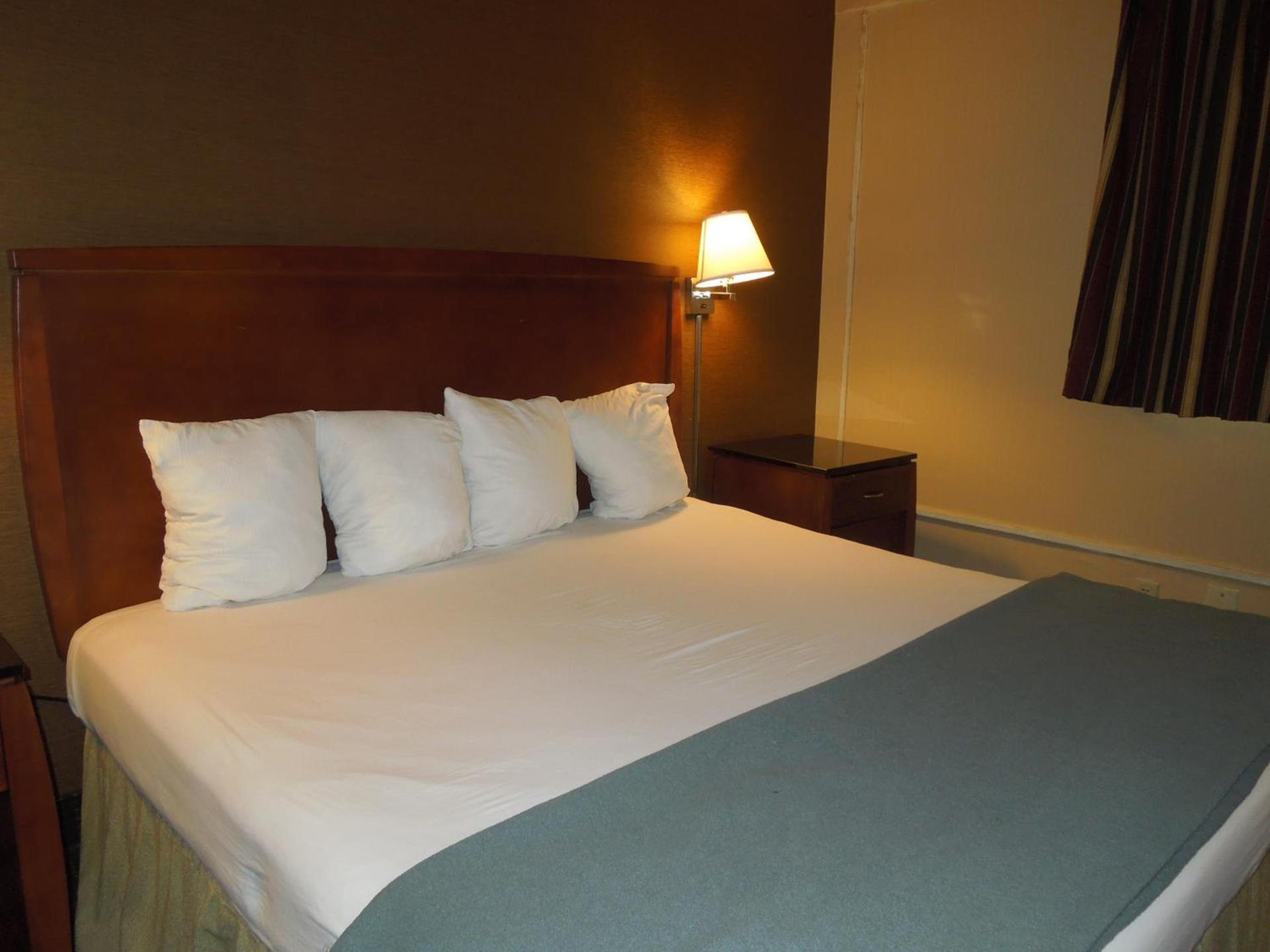 Travelodge by Wyndham Silver Spring photo 25