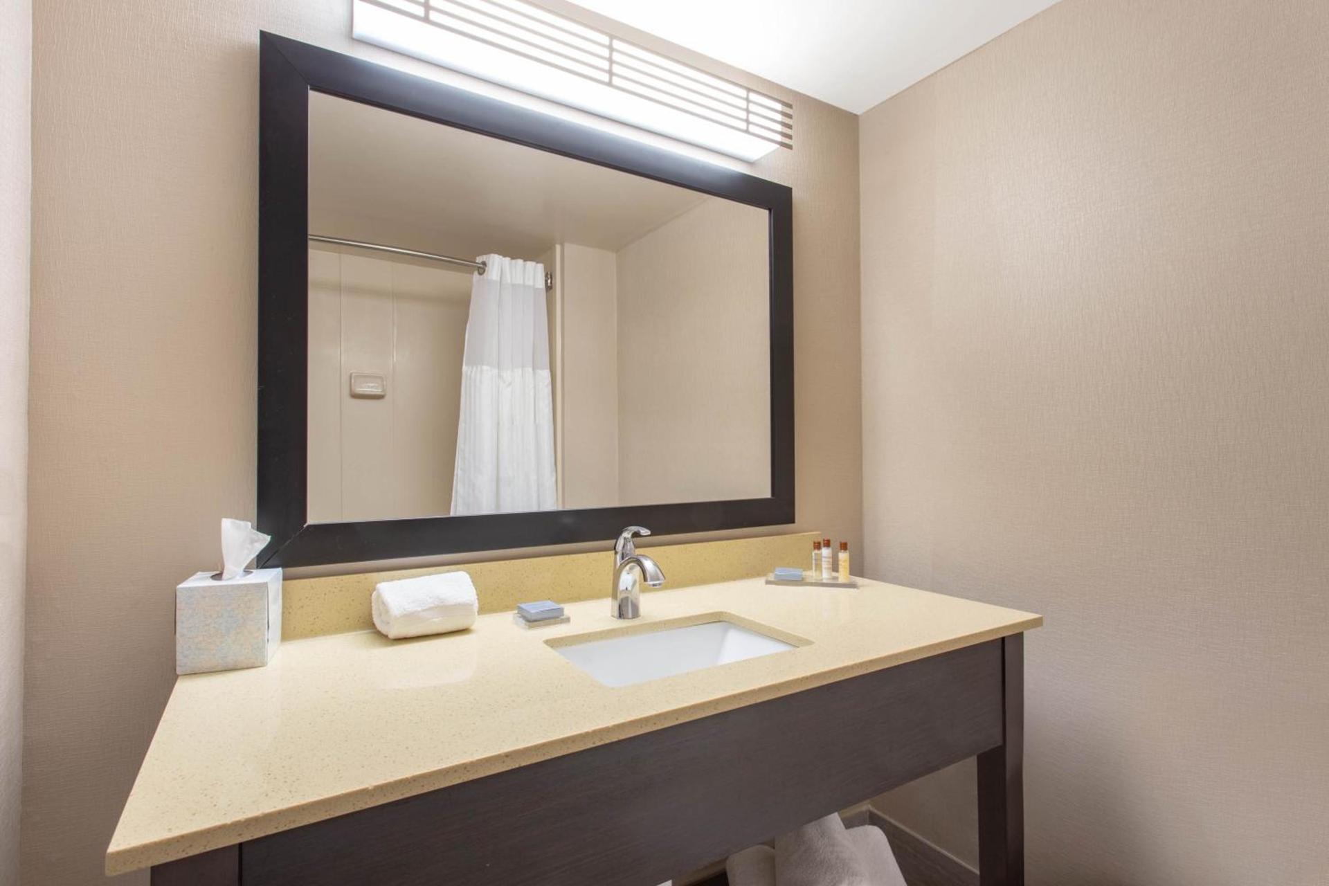 Wingate by Wyndham Indianapolis Airport Plainfield photo 13