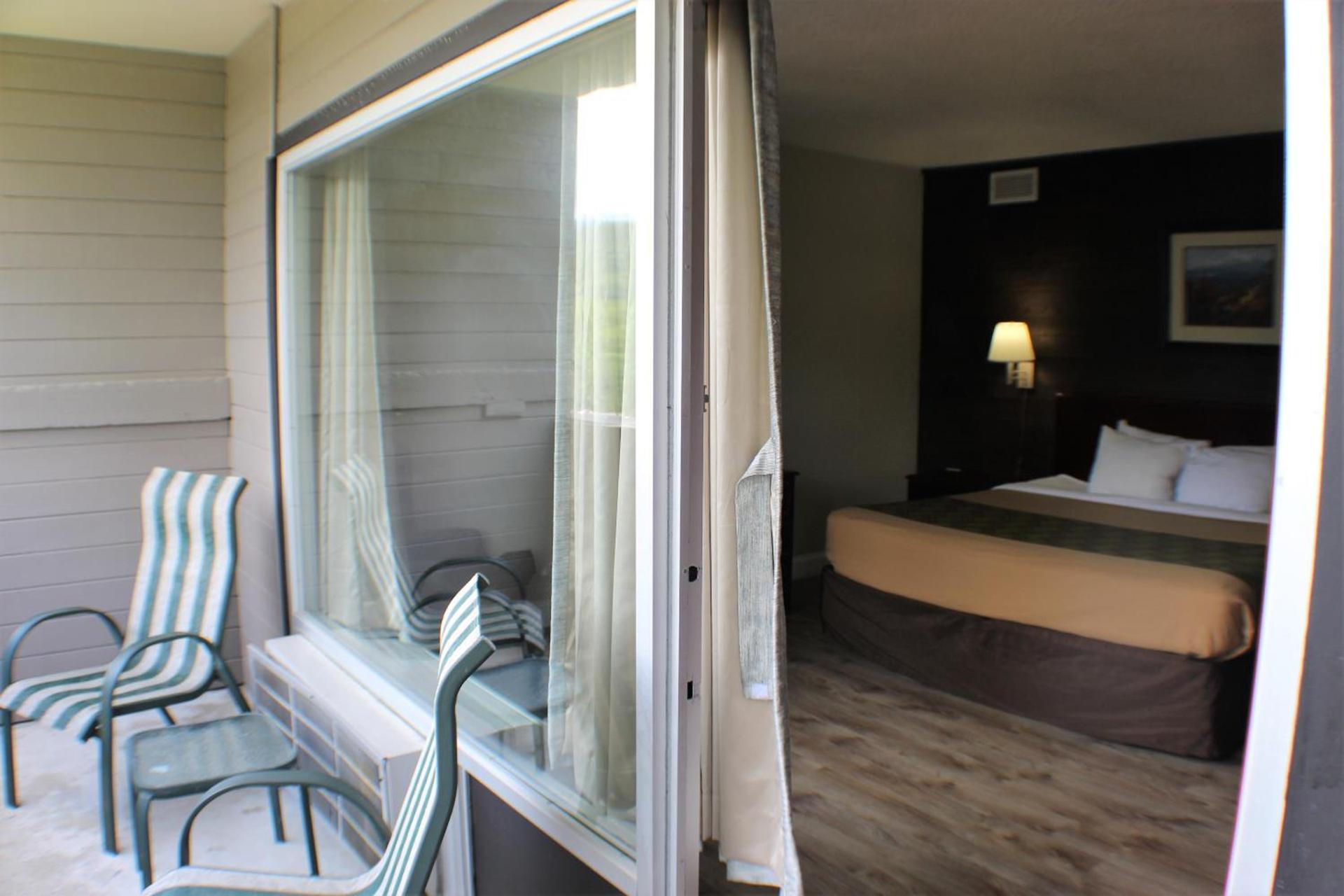 Fabulous Chalet Inn photo 55