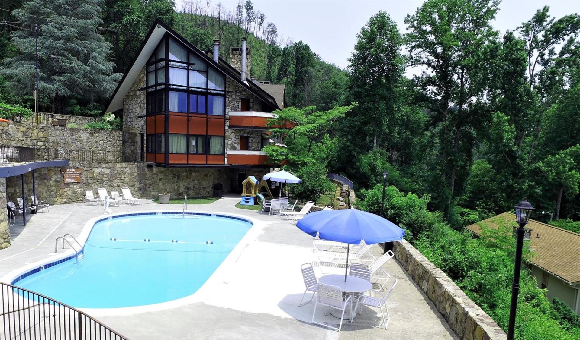 Fabulous Chalet Inn photo 28