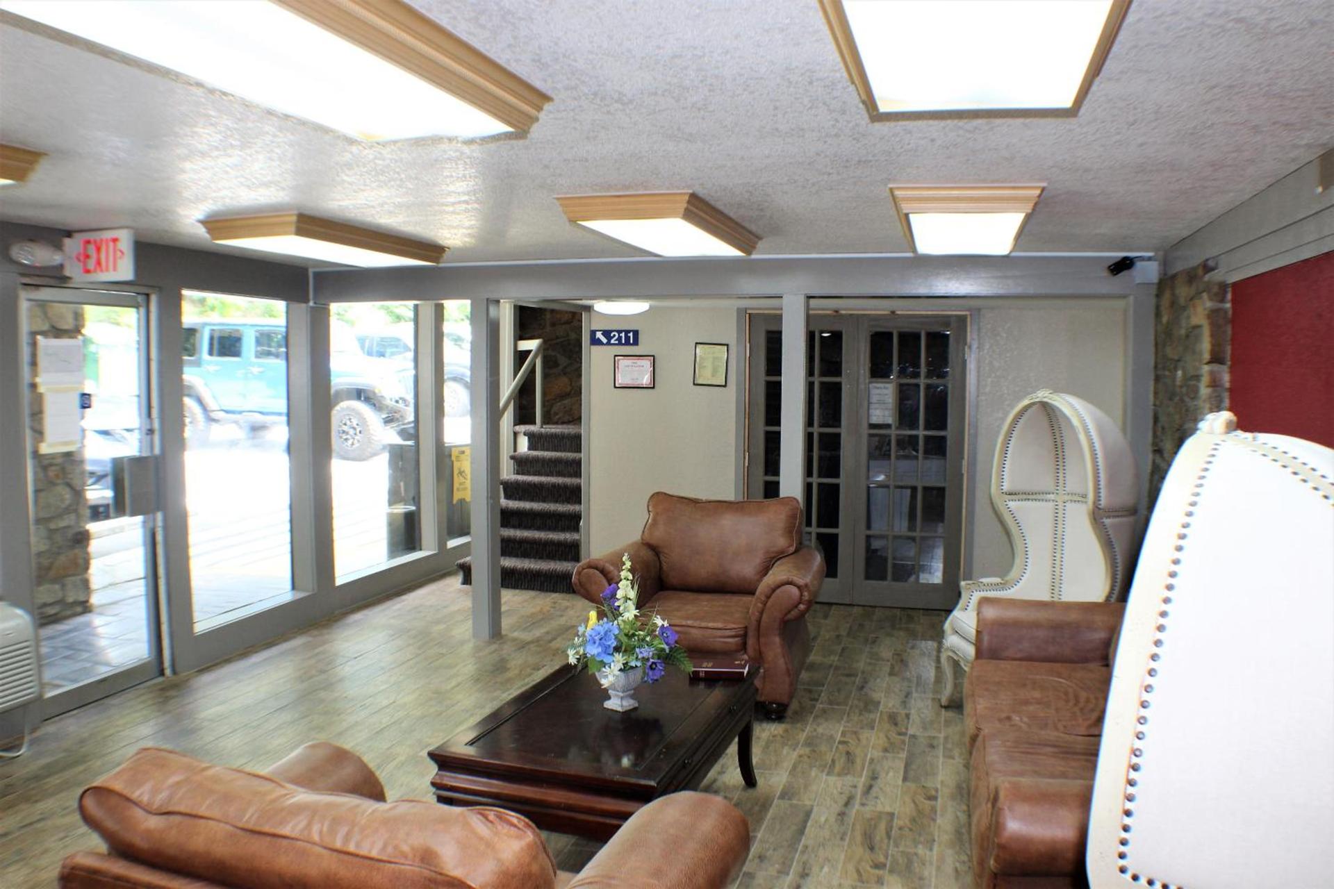 Fabulous Chalet Inn photo 69